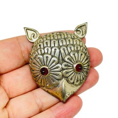 Vintage silver tone ruby glass stones eyes figural owl designer brooch