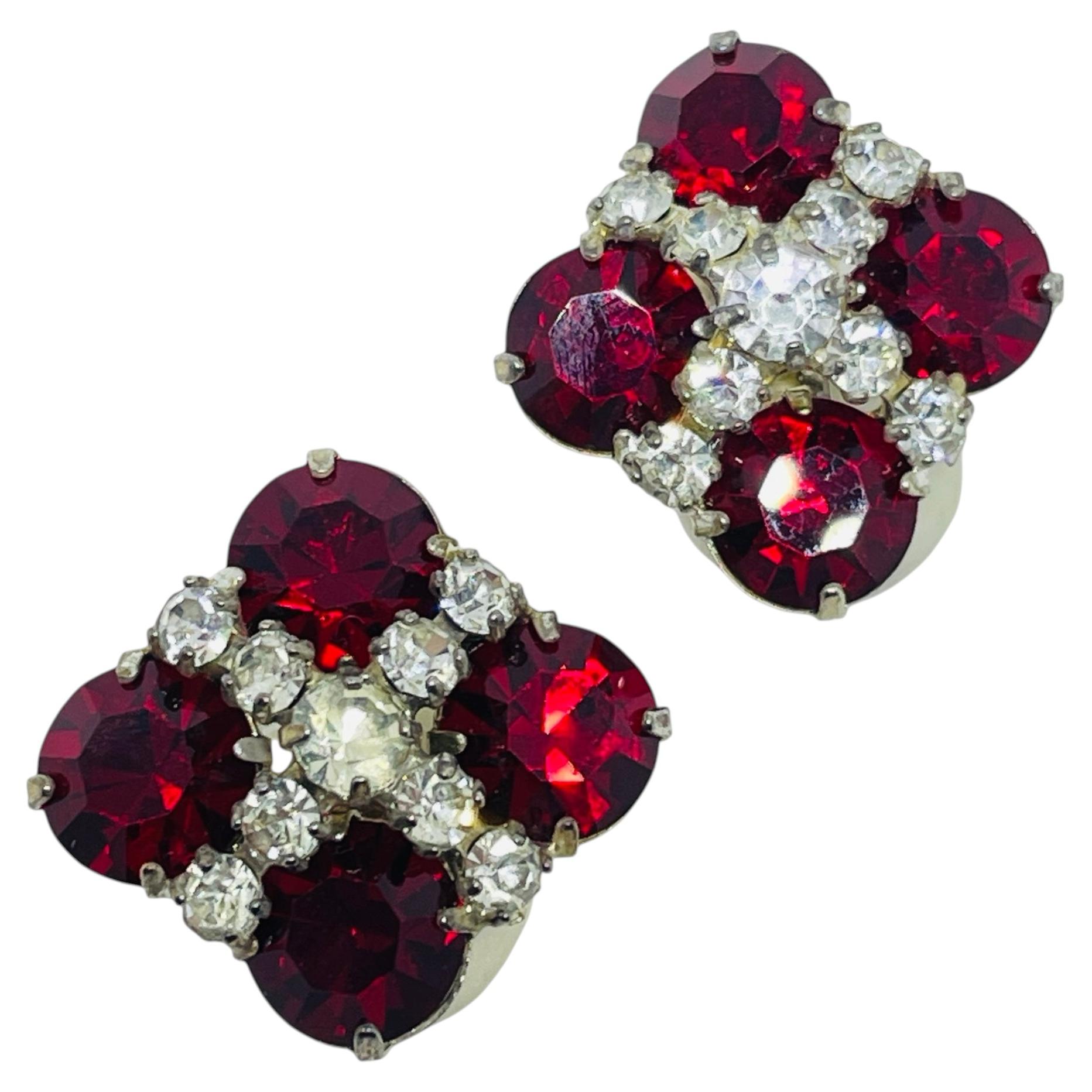 Orecchini a clip di design vintage in argento con strass in vetro rosso rubino