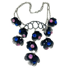 Collana vintage in argento con strass rosa zaffiro e campane a fiore di design
