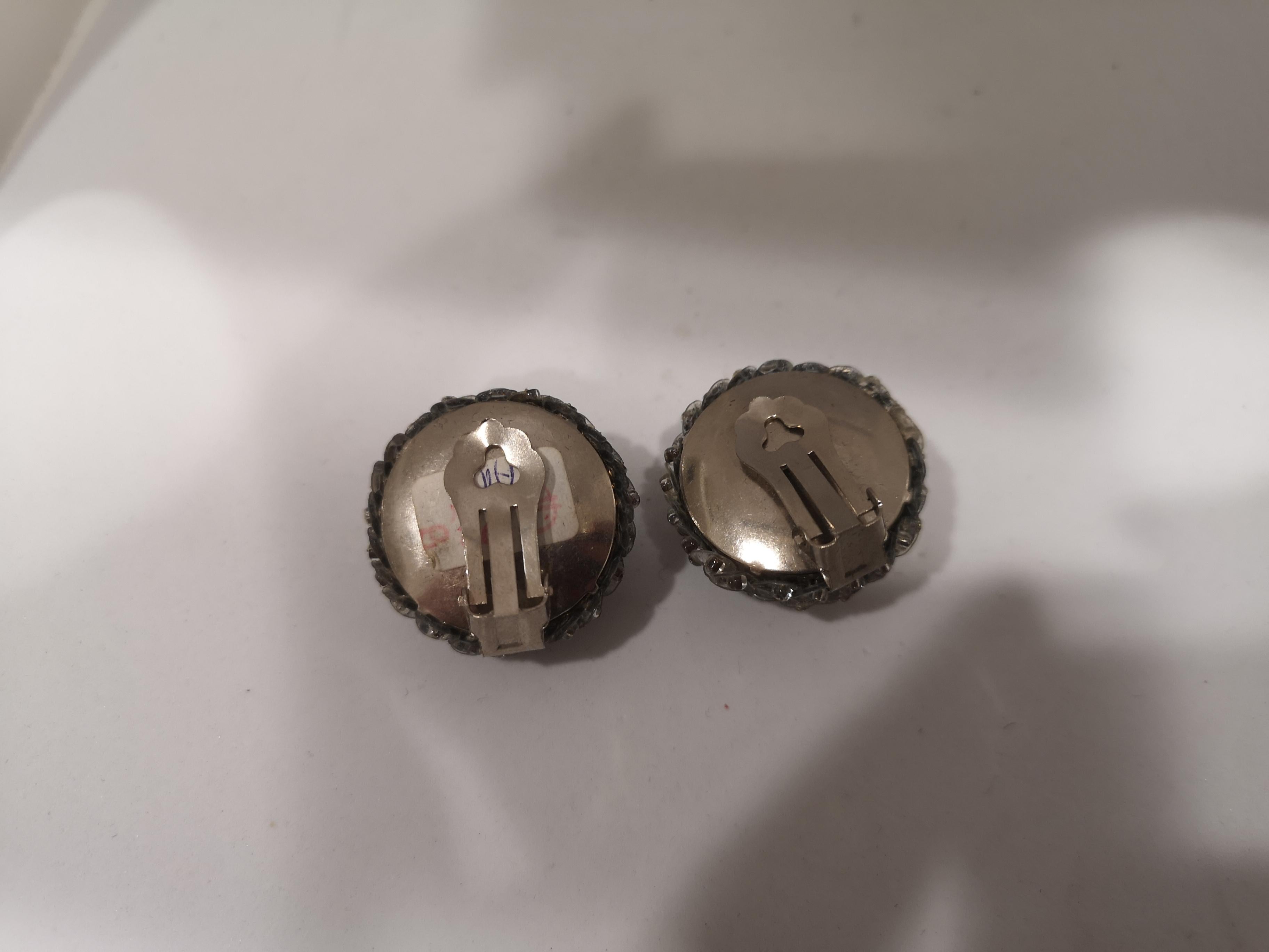 Vintage silver tone with small beads clip on earrings
3x3 cm