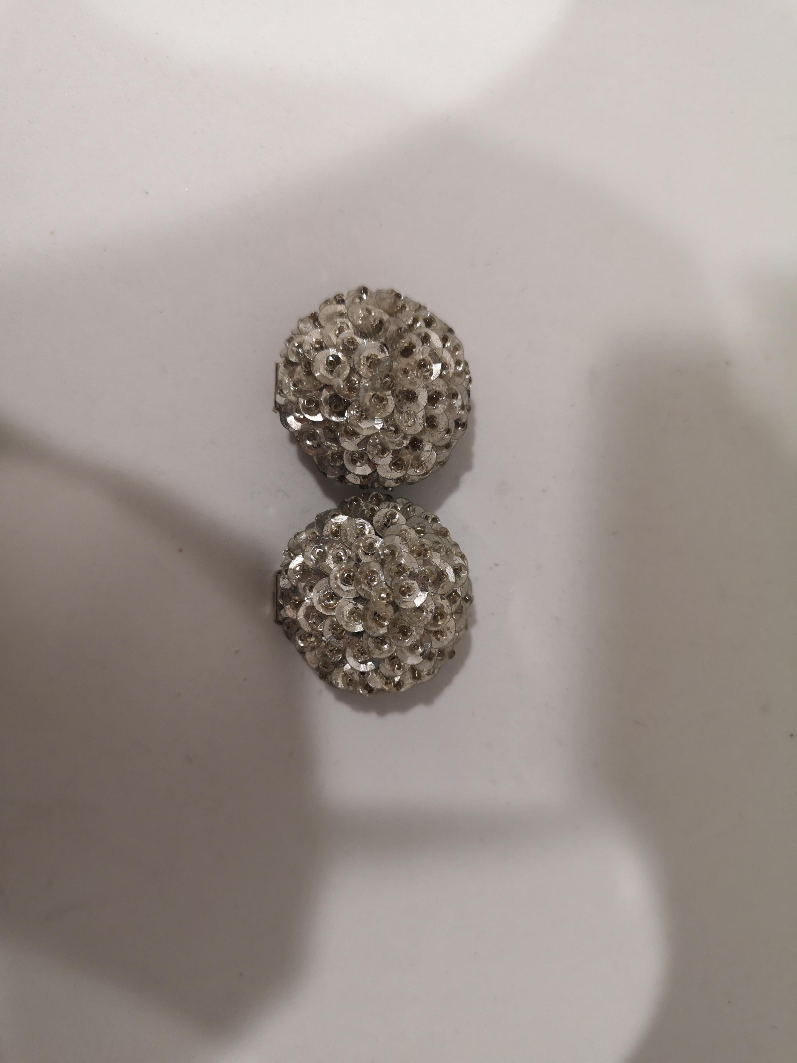 Vintage silver tone with small beads clip on earrings In Good Condition In Capri, IT