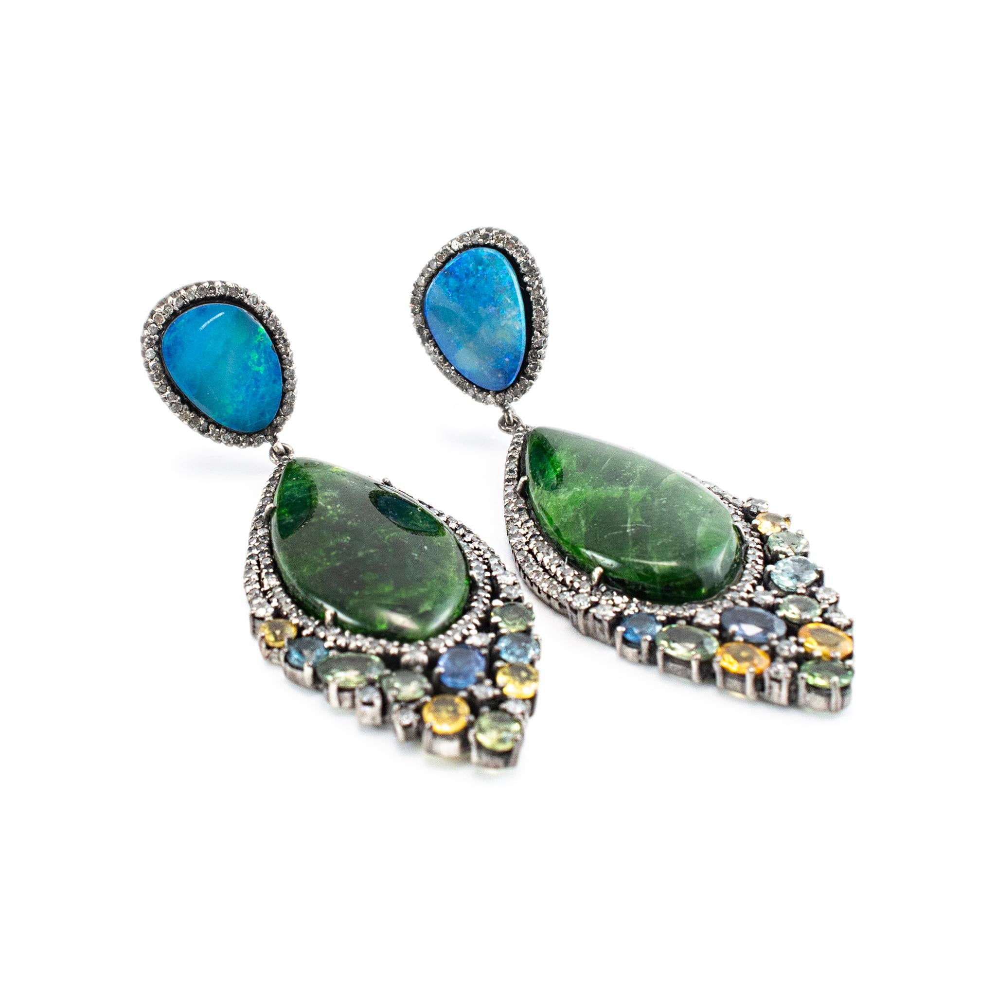 Geschlecht: Damen

Metall Typ: 925 Sterling Silber

Länge: 2.75 Zoll

Breite: 25,50 mm

Gewicht: 29,35 Gramm

Damen 925 Sterling Silber Diamant, Saphir, Opal und Turmalin Vintage Tropfen Ohrringe mit Push-Backs. Das Metall wurde getestet und als 925