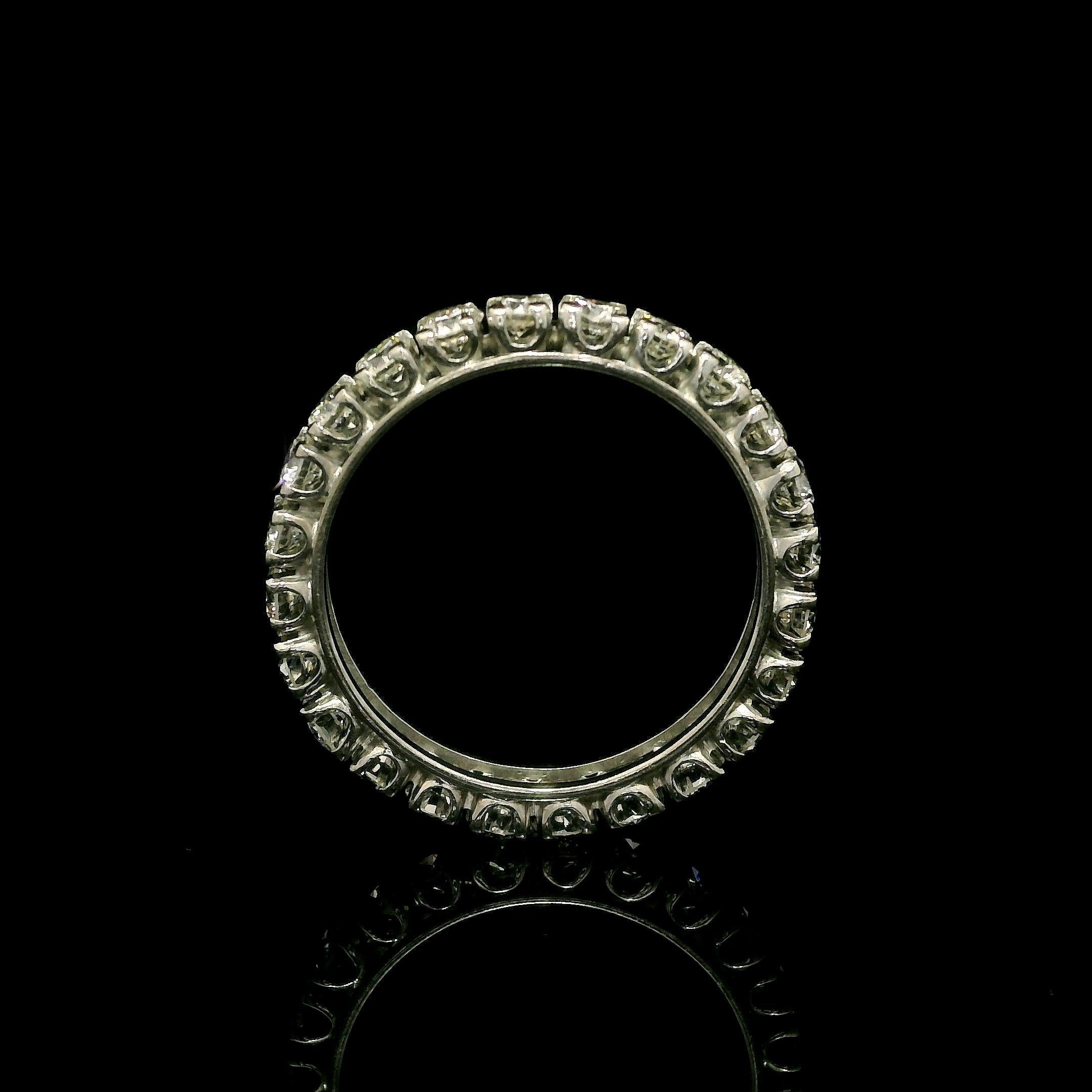 Vintage Silver White Gold & Palladium 1.20ctw Diamond Stack Eternity Band Ring en Bueno estado para la venta en Montclair, NJ