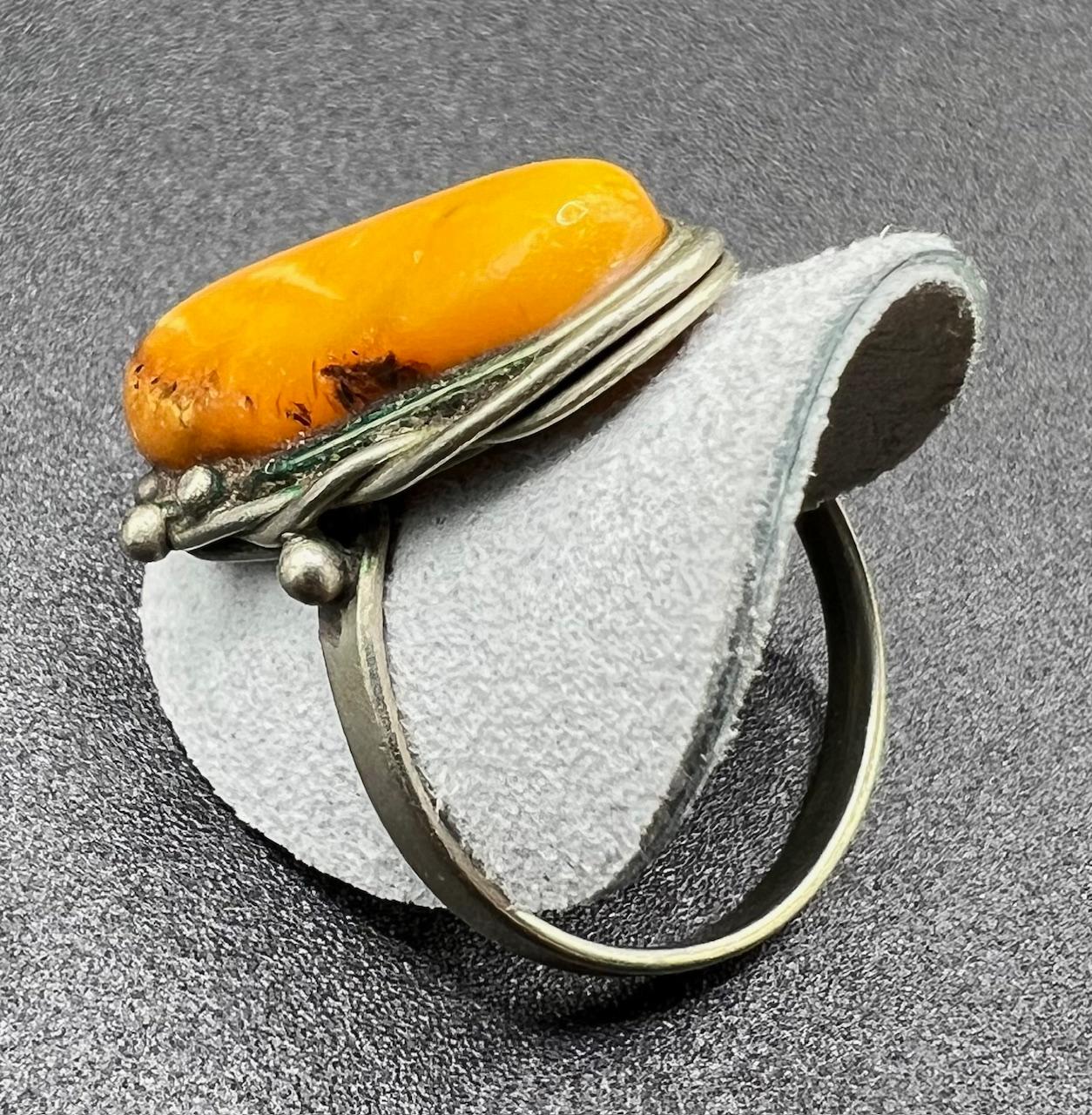 Women's Vintage Silver Yellow Amber Ring From The Baltics For Sale