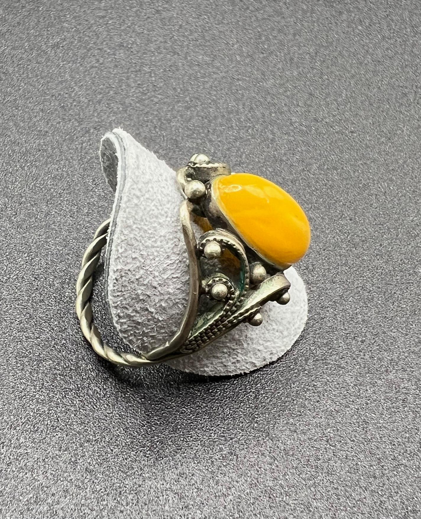Artisan Vintage Silver Yellow Oval Amber Ring From The Baltics For Sale