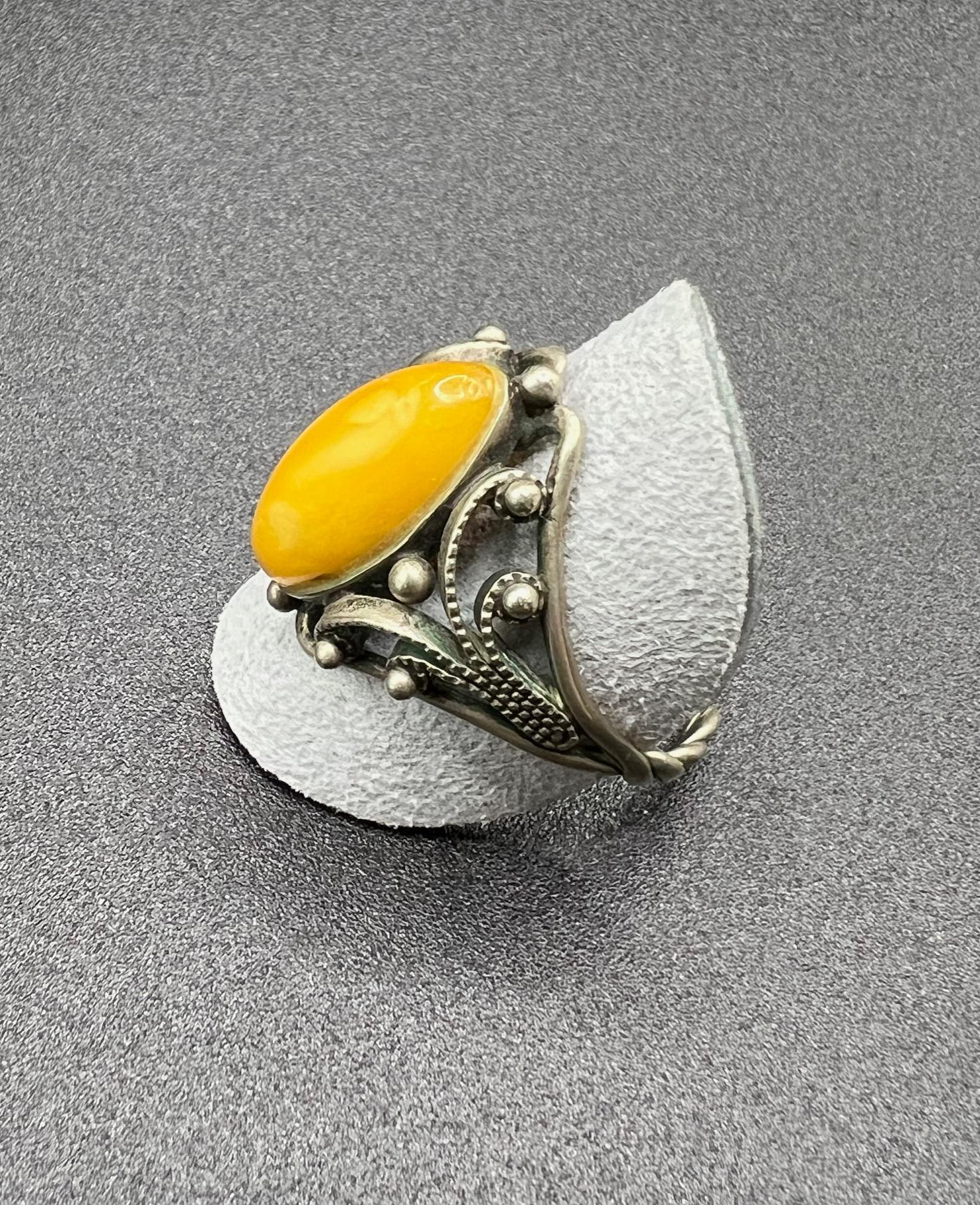 Oval Cut Vintage Silver Yellow Oval Amber Ring From The Baltics For Sale