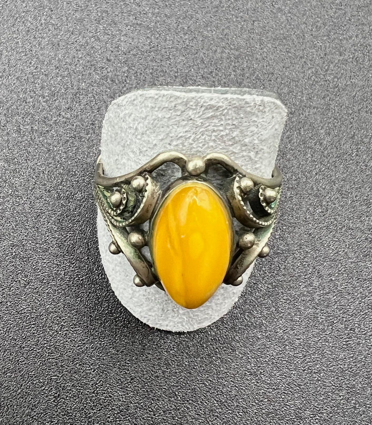 Women's Vintage Silver Yellow Oval Amber Ring From The Baltics For Sale