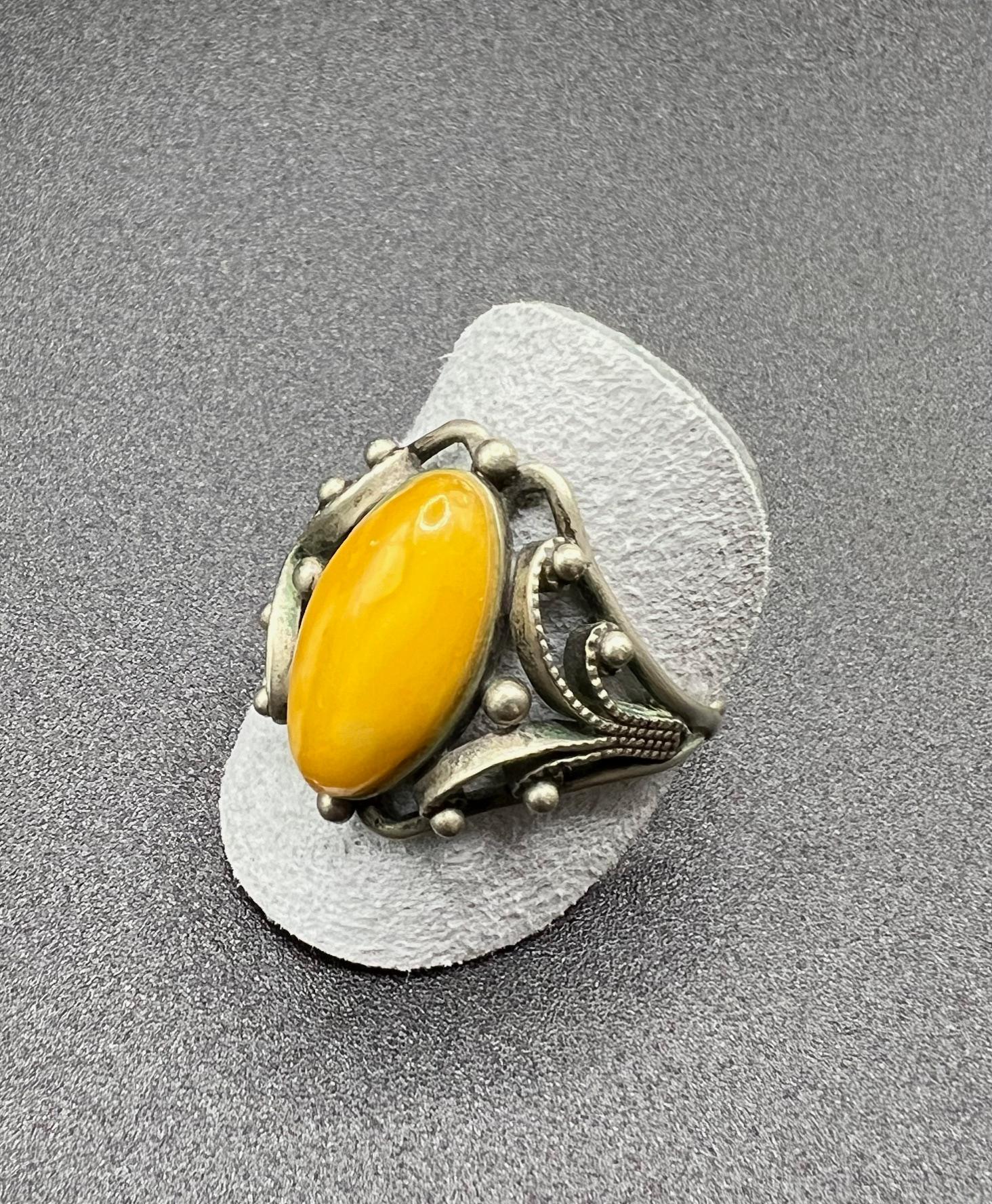 Vintage Silver Yellow Oval Amber Ring From The Baltics For Sale 1