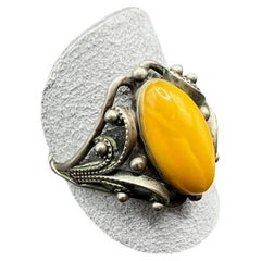 Anello d'argento vintage in ambra ovale gialla proveniente dai Baltici