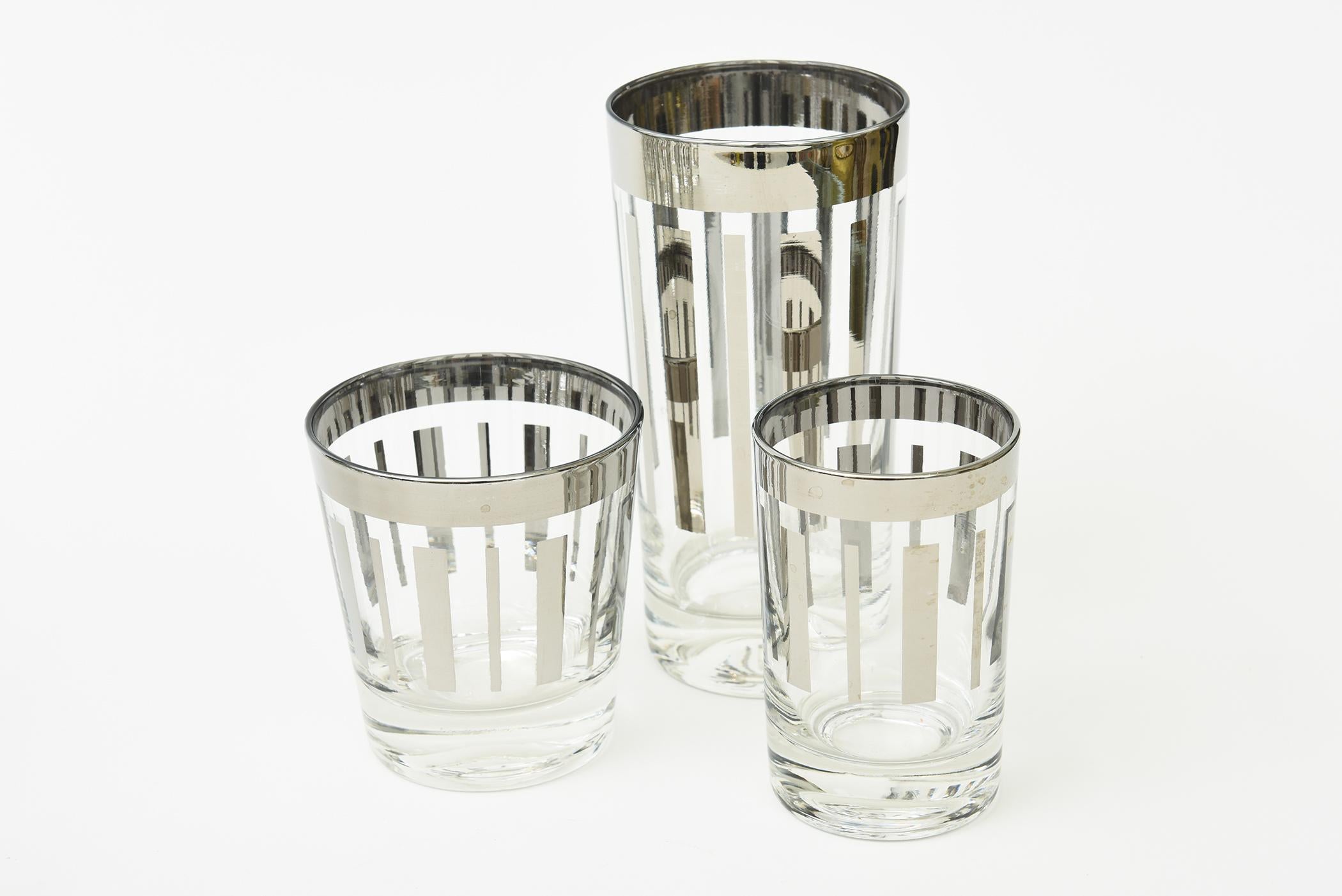 Set di bicchieri da bar vintage in vetro argentato e trasparente Set di 18 pezzi in stile Mid Century Modern in vendita 3