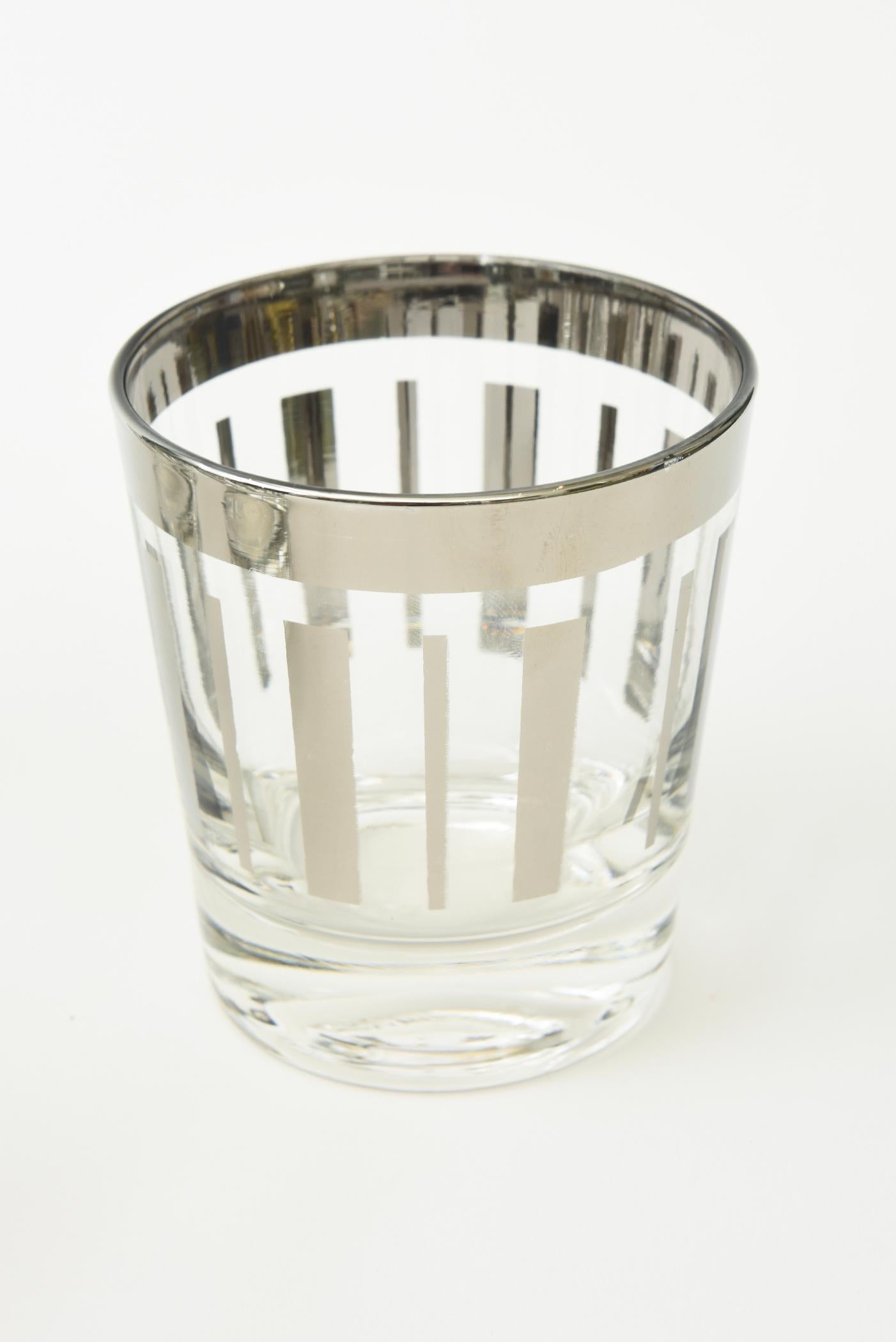 Set di bicchieri da bar vintage in vetro argentato e trasparente Set di 18 pezzi in stile Mid Century Modern in vendita 5