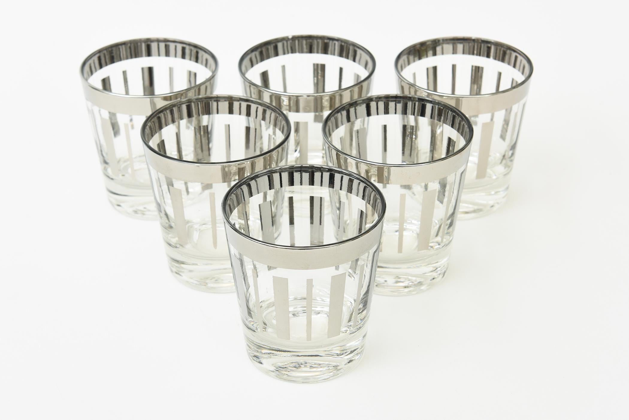 Mid-Century moderno Set di bicchieri da bar vintage in vetro argentato e trasparente Set di 18 pezzi in stile Mid Century Modern in vendita