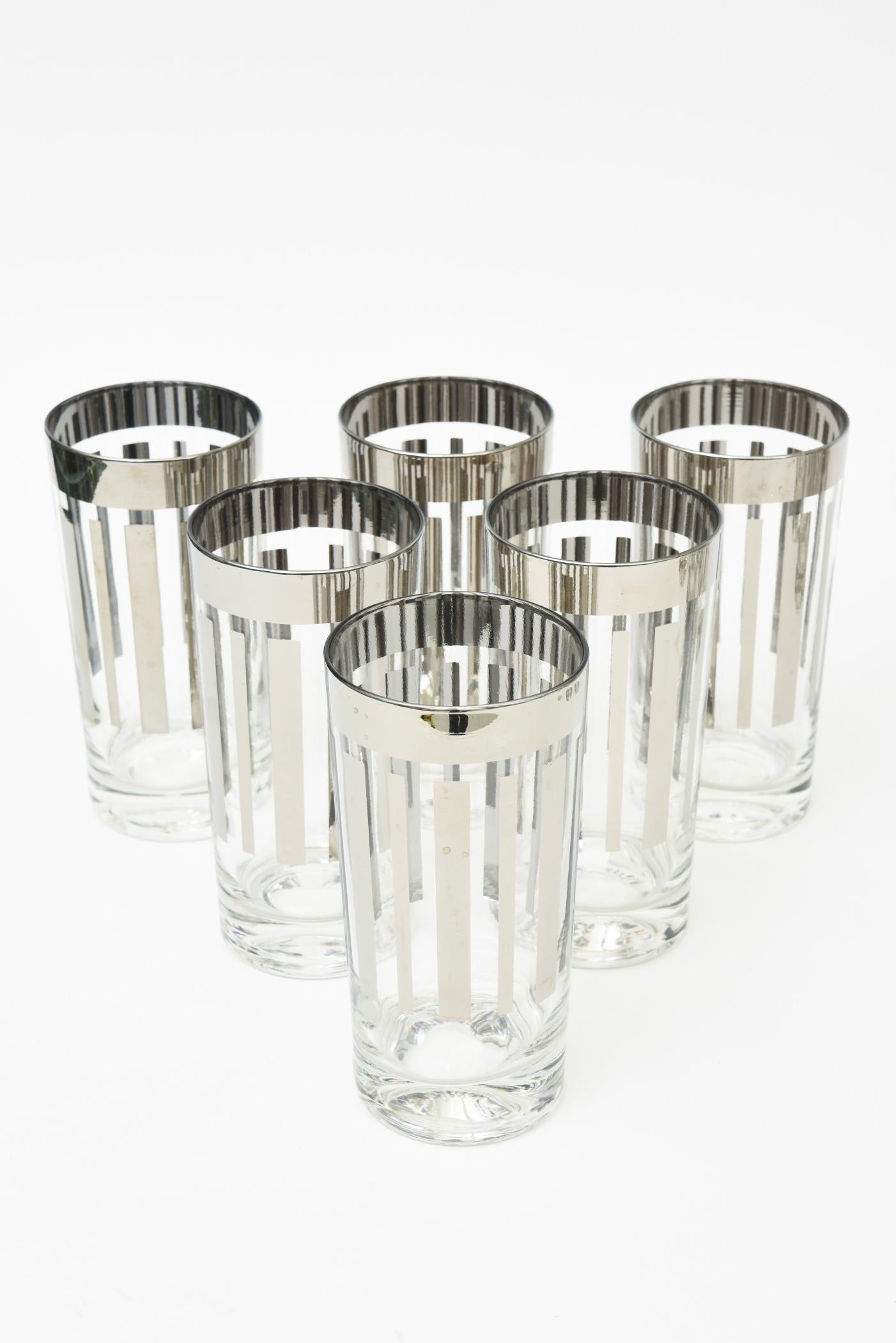 Set di bicchieri da bar vintage in vetro argentato e trasparente Set di 18 pezzi in stile Mid Century Modern In condizioni buone in vendita a North Miami, FL