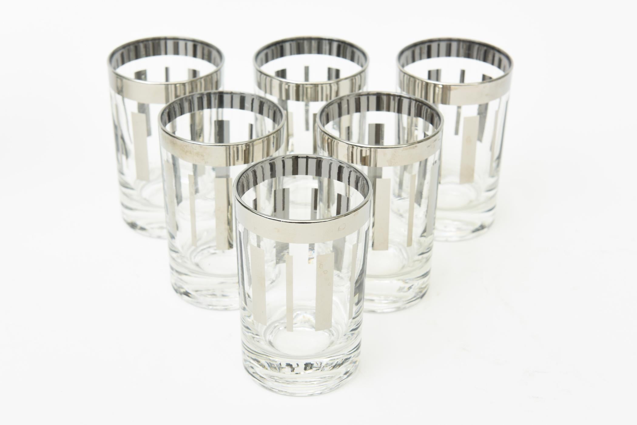 Set di bicchieri da bar vintage in vetro argentato e trasparente Set di 18 pezzi in stile Mid Century Modern in vendita 2