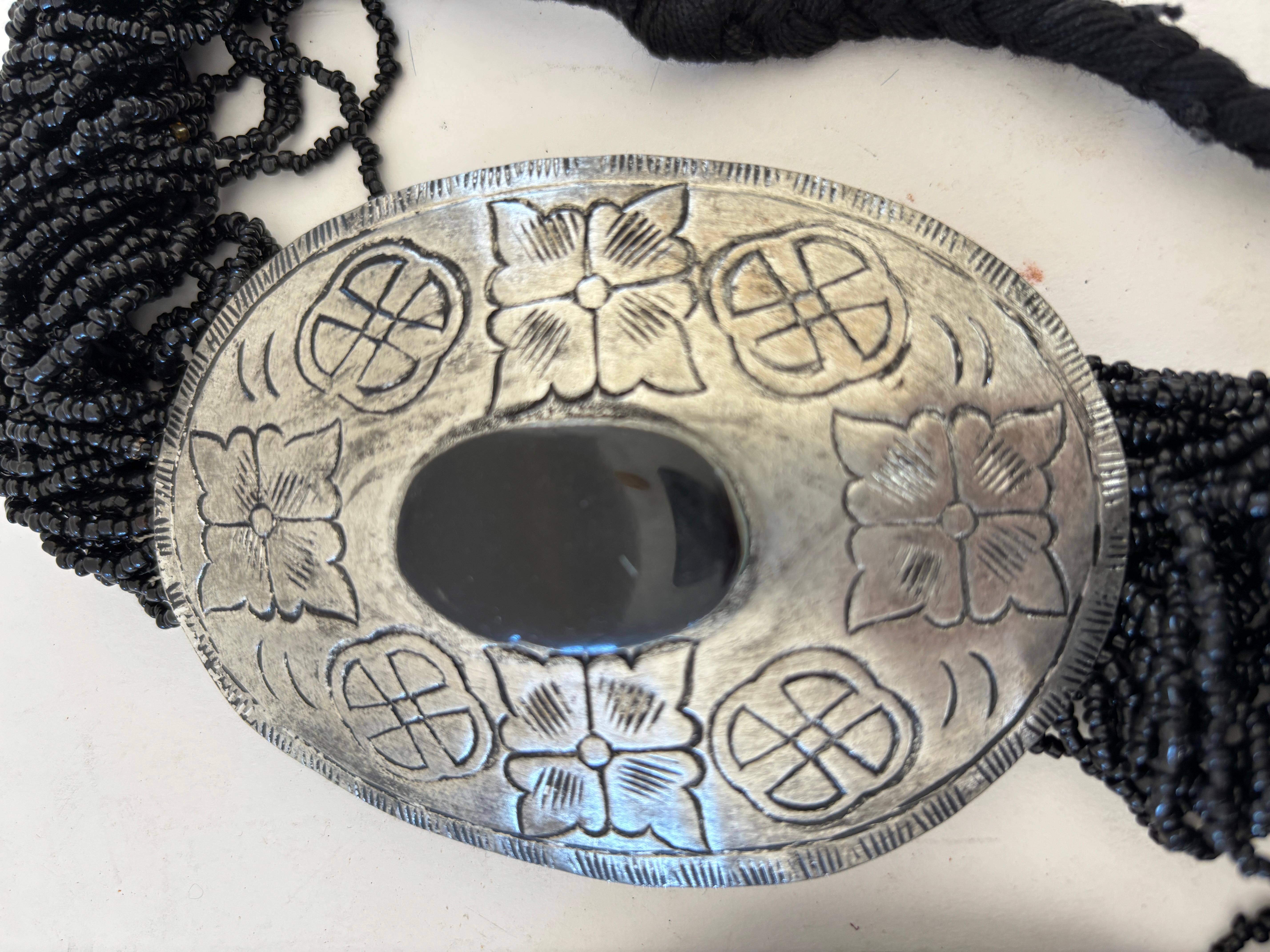 Vintage Silvered Metall Concho und schwarze Perlen Gürtel böhmischen südwestlichen 80er Jahre im Angebot 8
