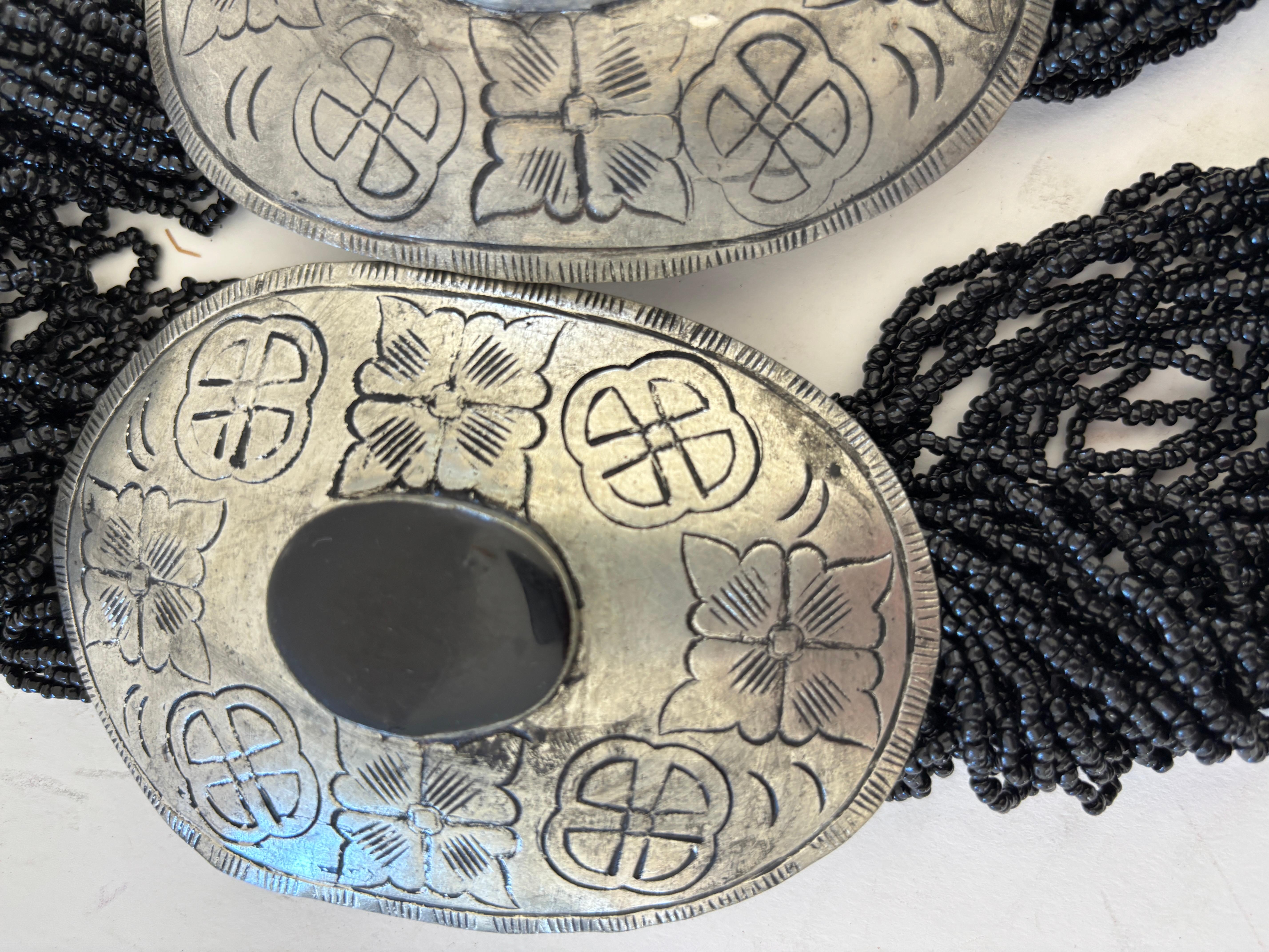 Vintage Silvered Metall Concho und schwarze Perlen Gürtel böhmischen südwestlichen 80er Jahre im Angebot 10