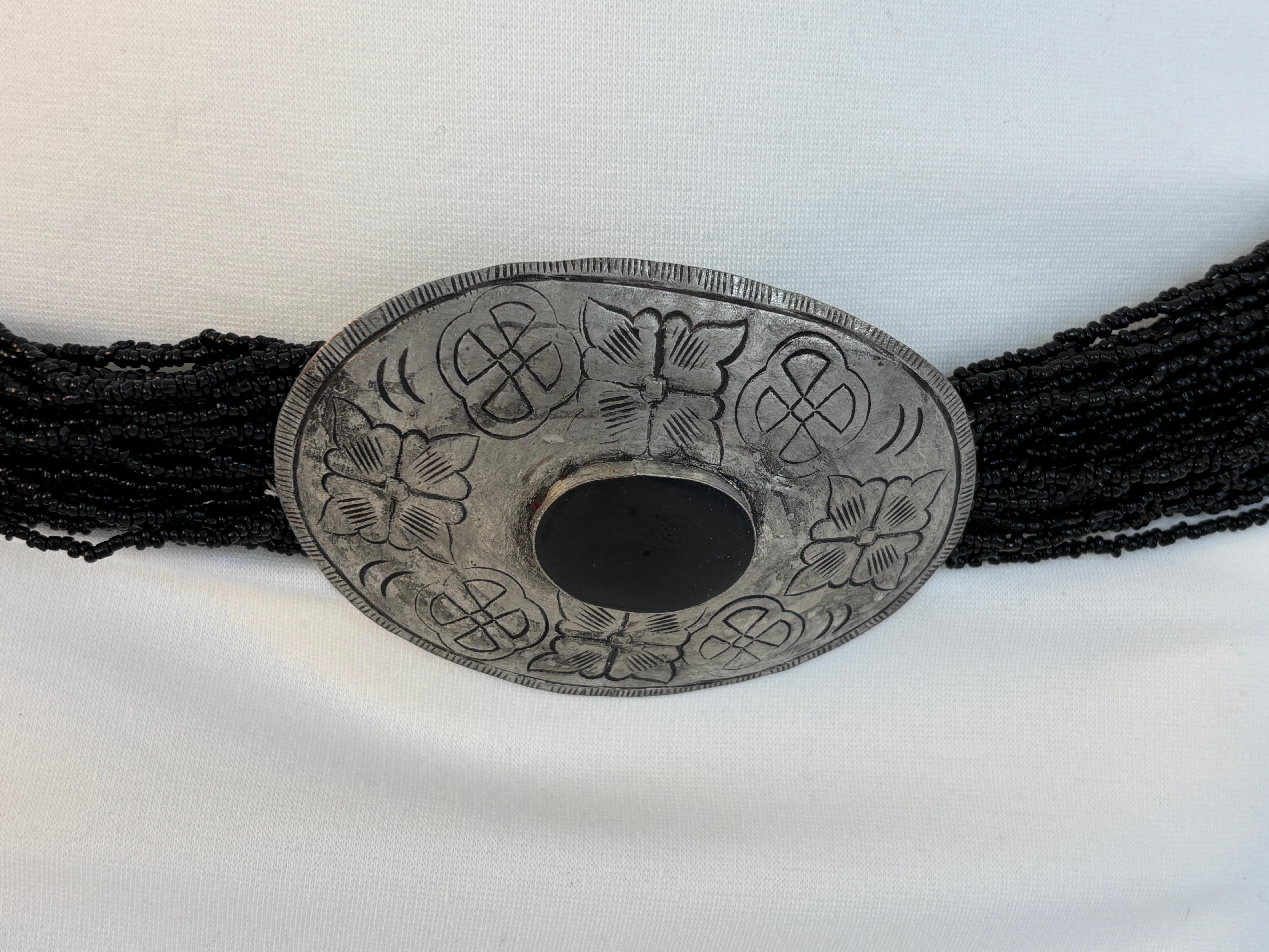 Vintage Silvered Metall Concho und schwarze Perlen Gürtel böhmischen südwestlichen 80er Jahre (Schwarz) im Angebot
