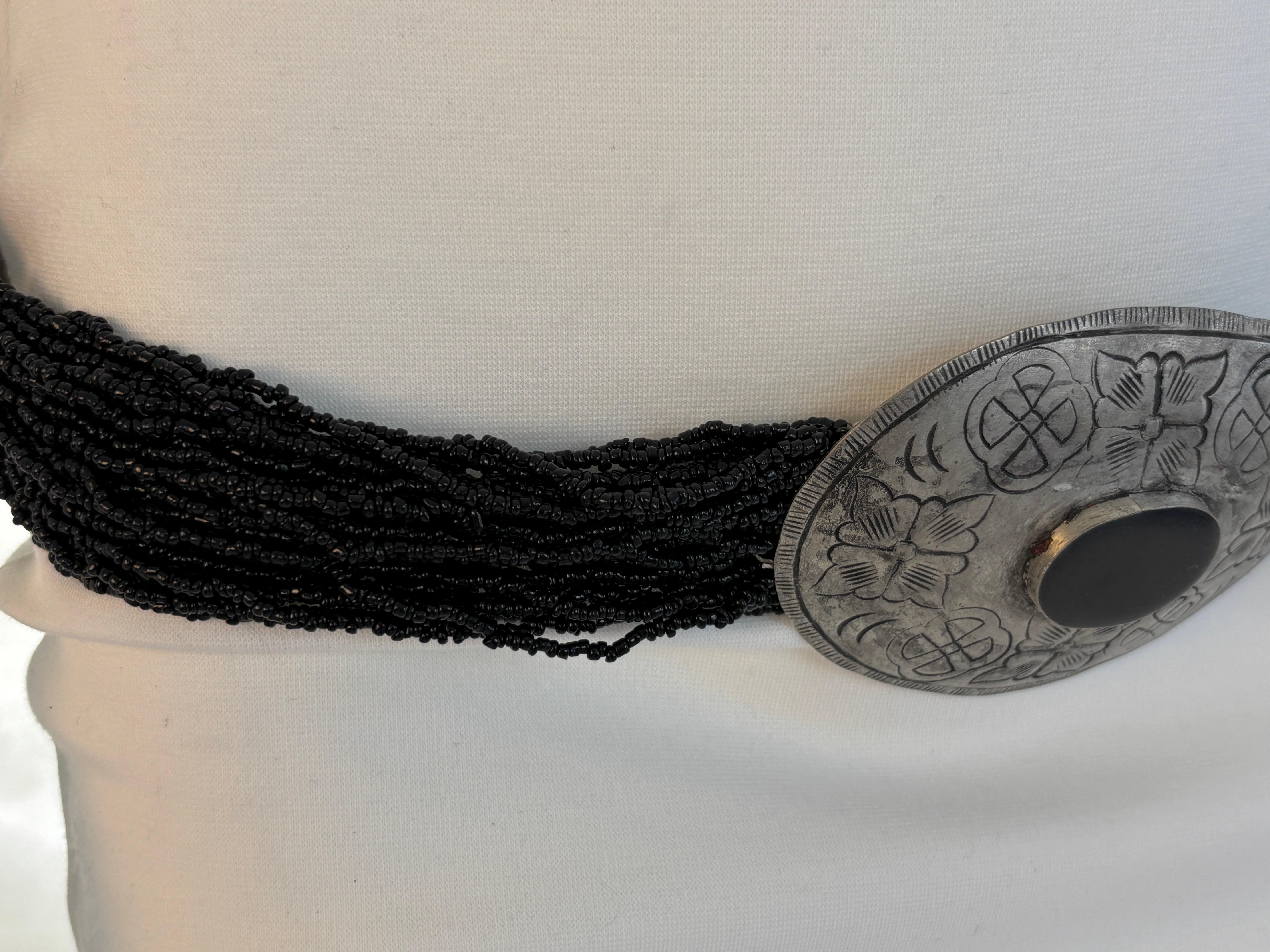 Vintage Silvered Metall Concho und schwarze Perlen Gürtel böhmischen südwestlichen 80er Jahre für Damen oder Herren im Angebot
