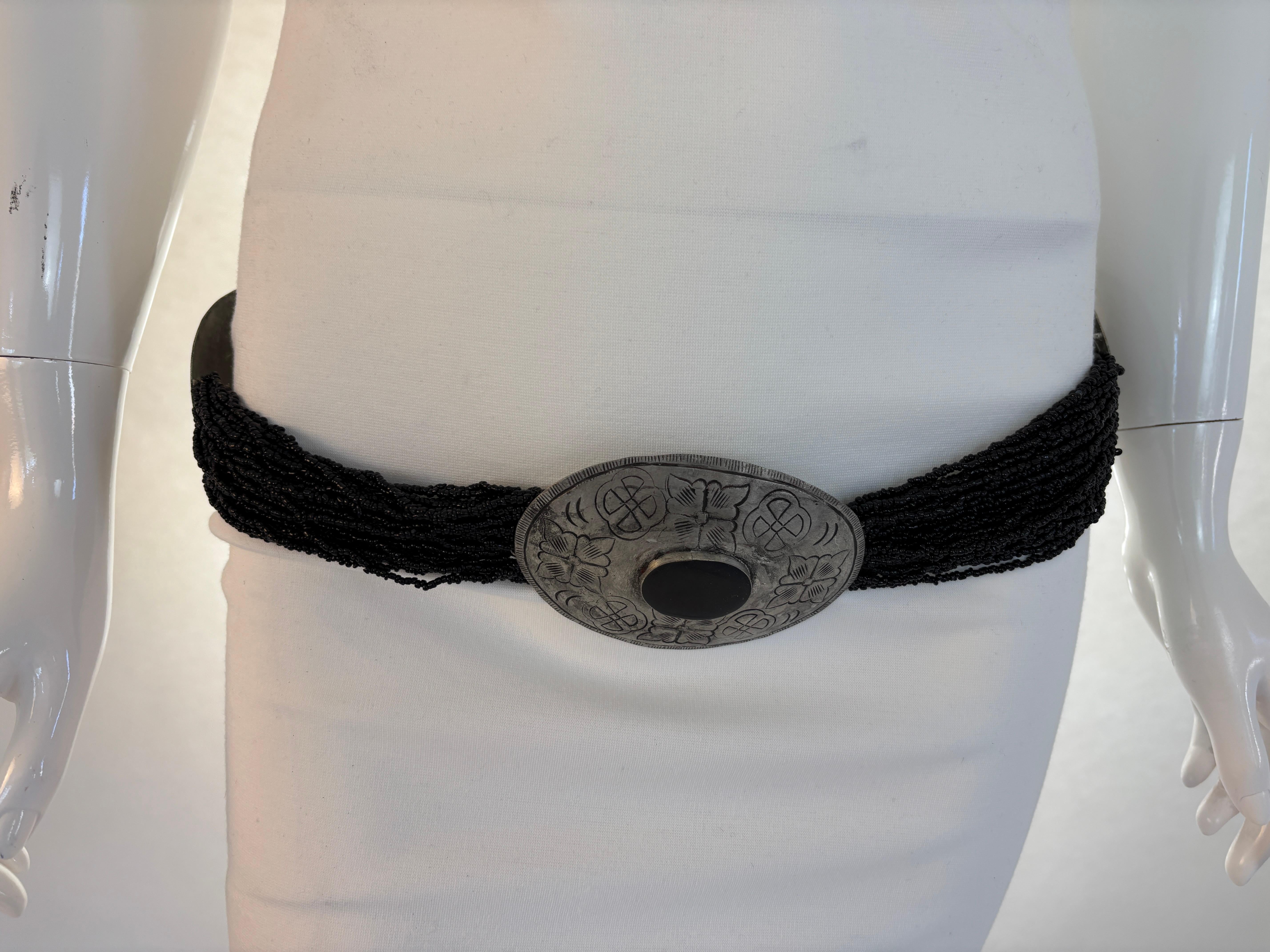 Vintage Silvered Metall Concho und schwarze Perlen Gürtel böhmischen südwestlichen 80er Jahre im Angebot 4