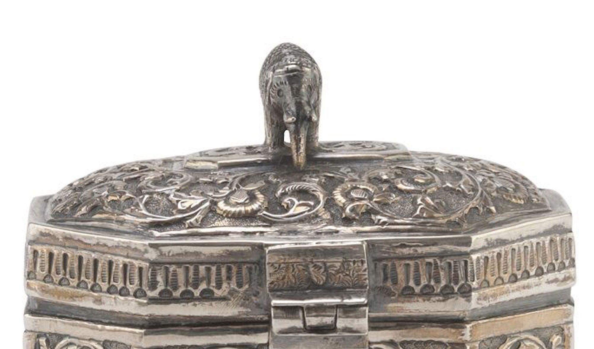 Vintage Silverplate Box, India, Early 20th Century In Good Condition In Roma, IT