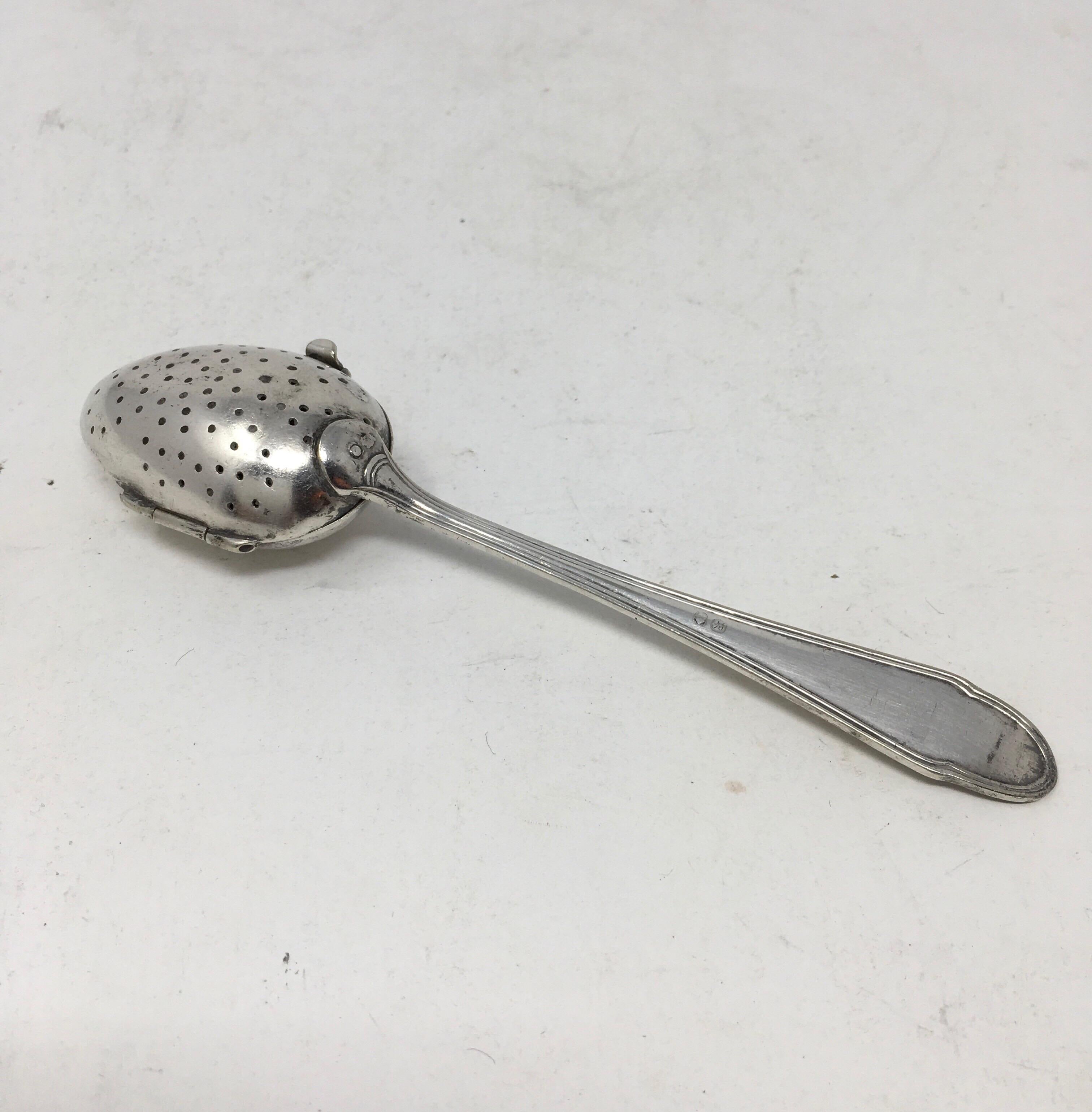 Vintage silver plate tea strainer spoon used for steeping and straining tea. Perfect for the tea connoisseur or collector.
               