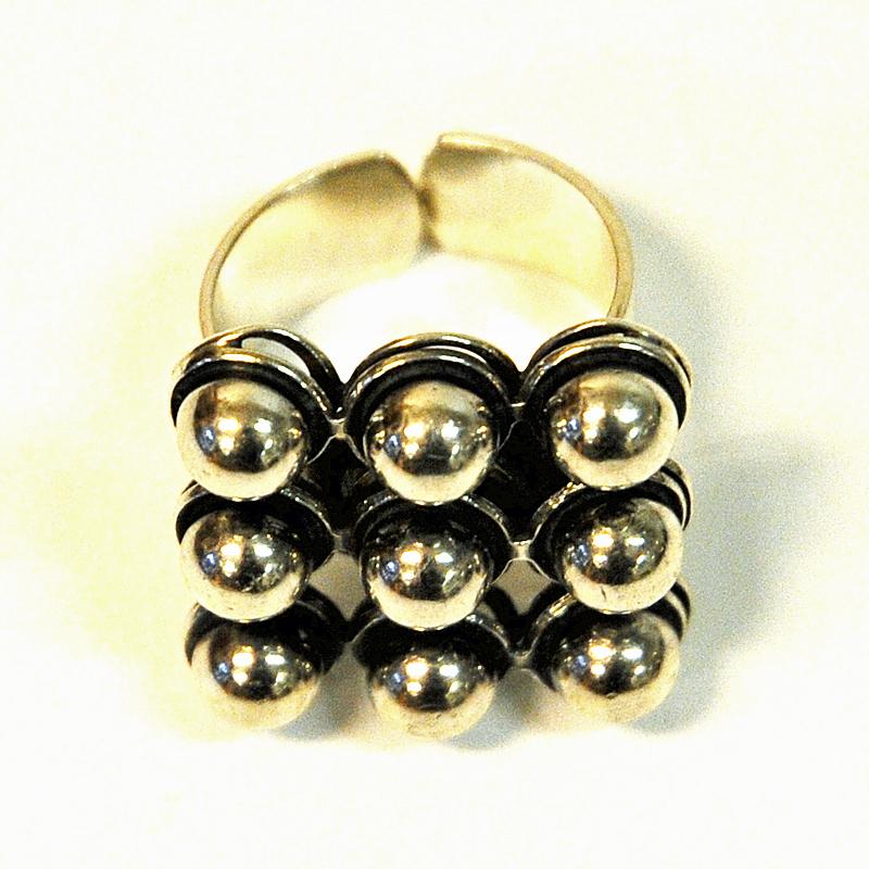 Silverring with bead ball decor by Finnish jewelry designer Erik Granit, Finland 1968. Unique midcentury ring with its special square ball design. Suitable for every occasion. Marked with: 813H P7 and stamp for E. Granit & Co. Design