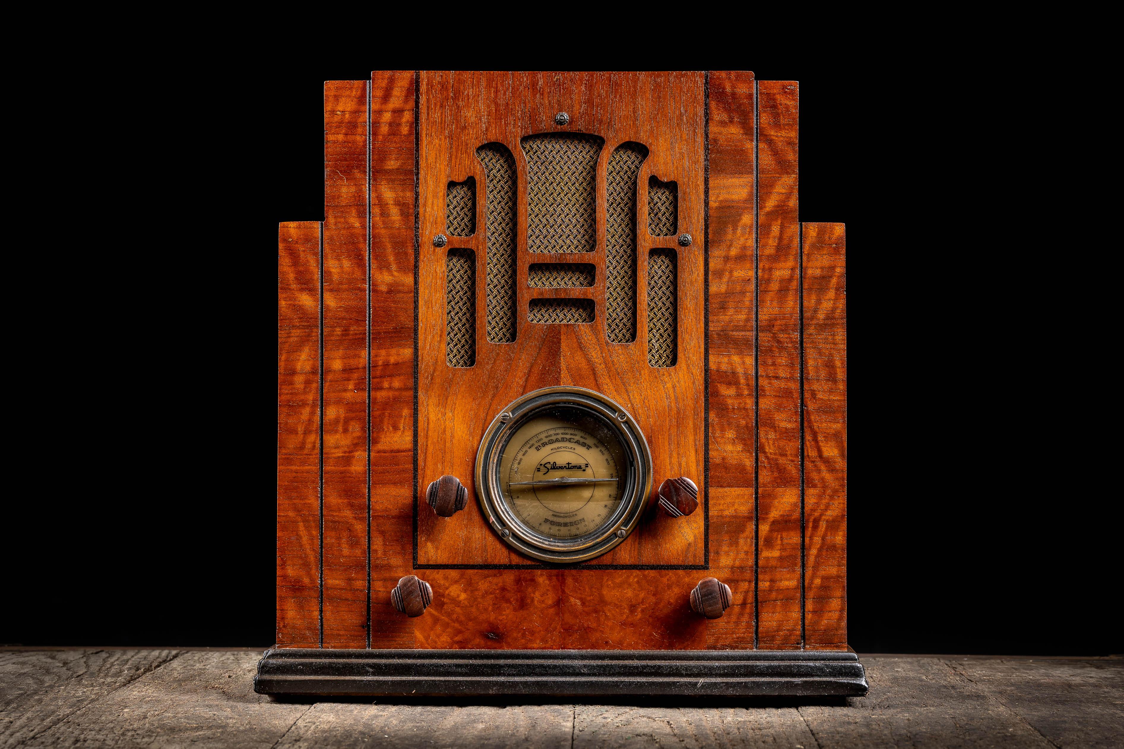 Art Déco Radio d'epoca Silvertone Model 1808 Worlds Fair di Sears & Roebuck in vendita