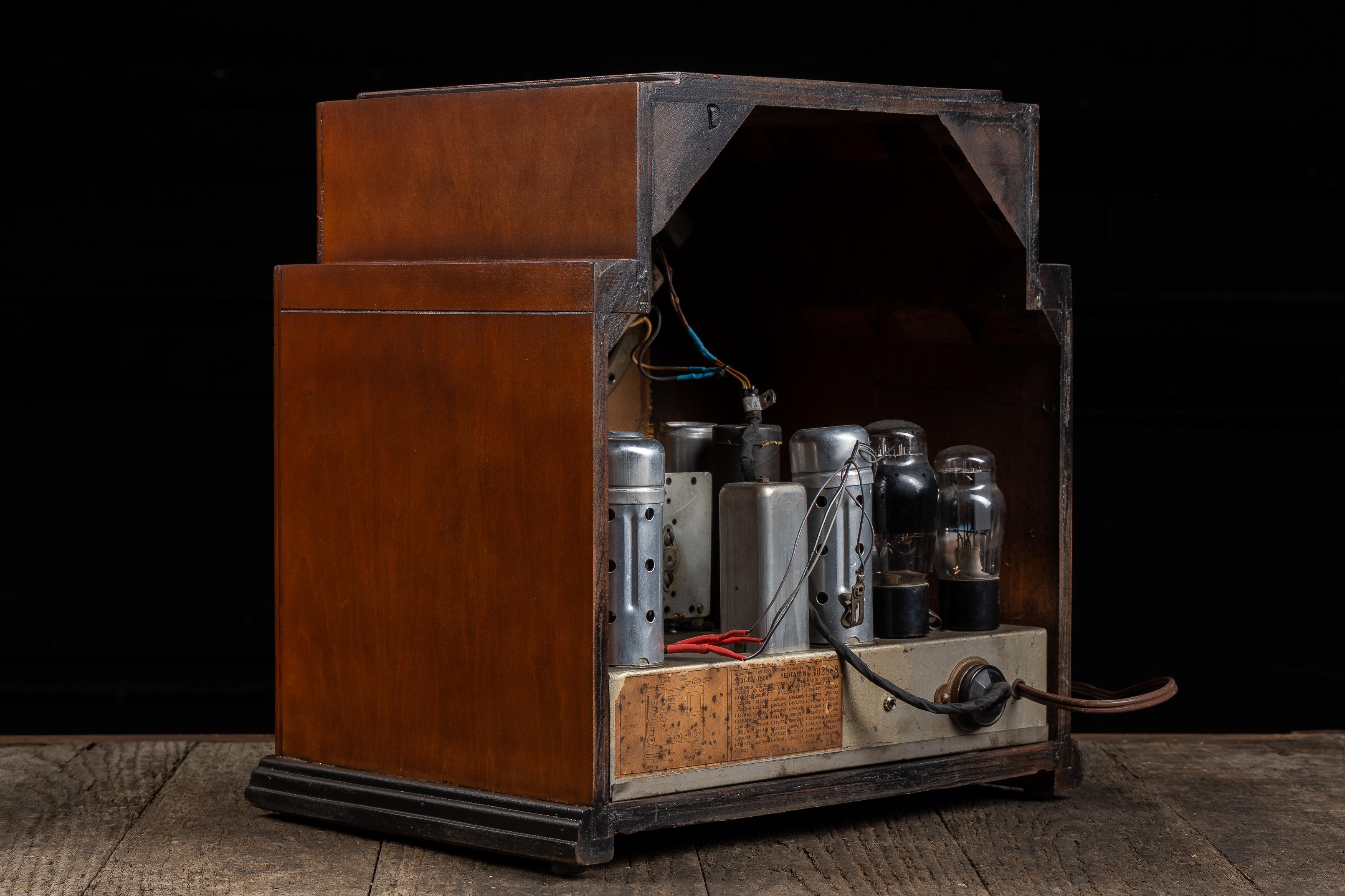 Legno Radio d'epoca Silvertone Model 1808 Worlds Fair di Sears & Roebuck in vendita