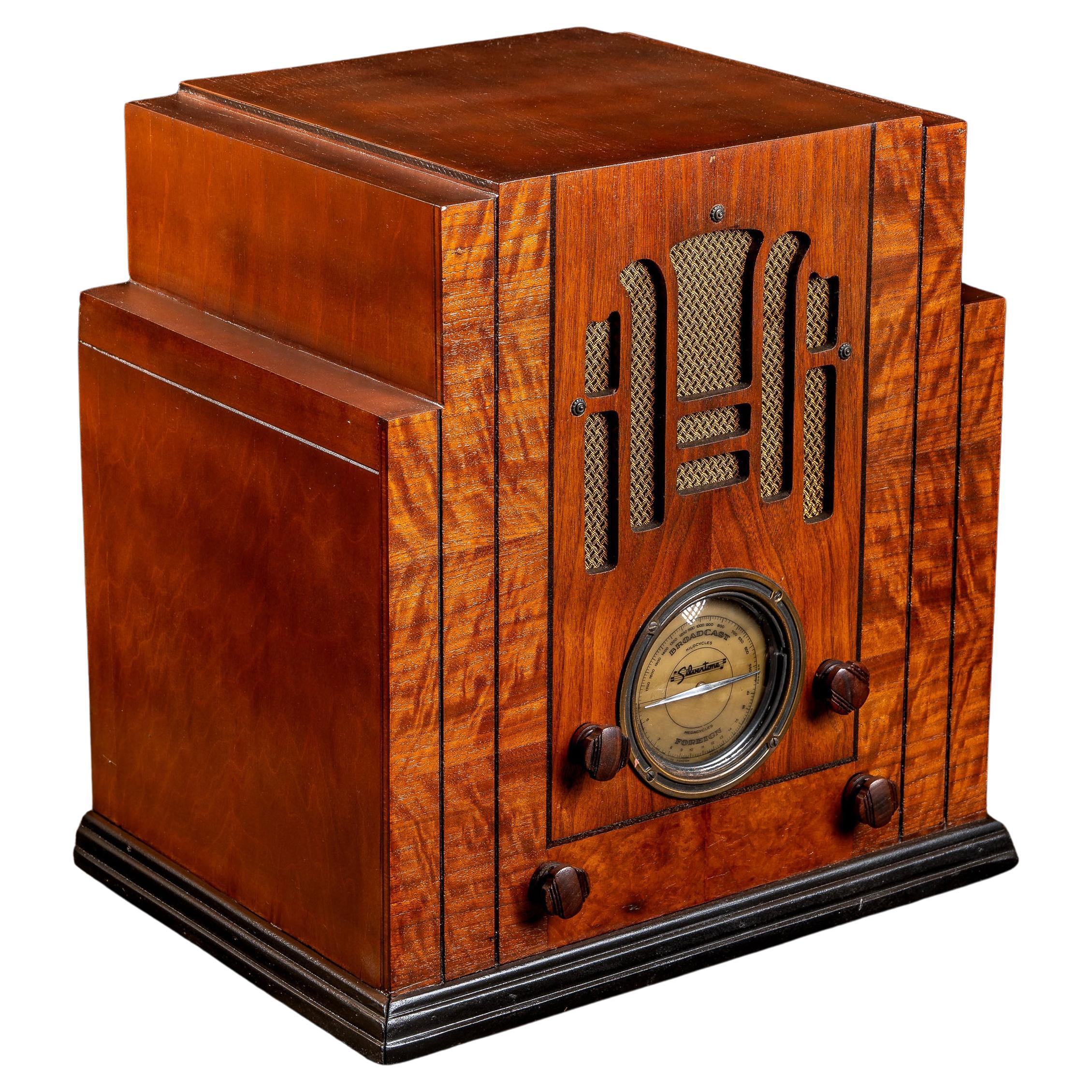 Vintage Silvertone Model 1808 Worlds Fair Radio by Sears & Roebuck