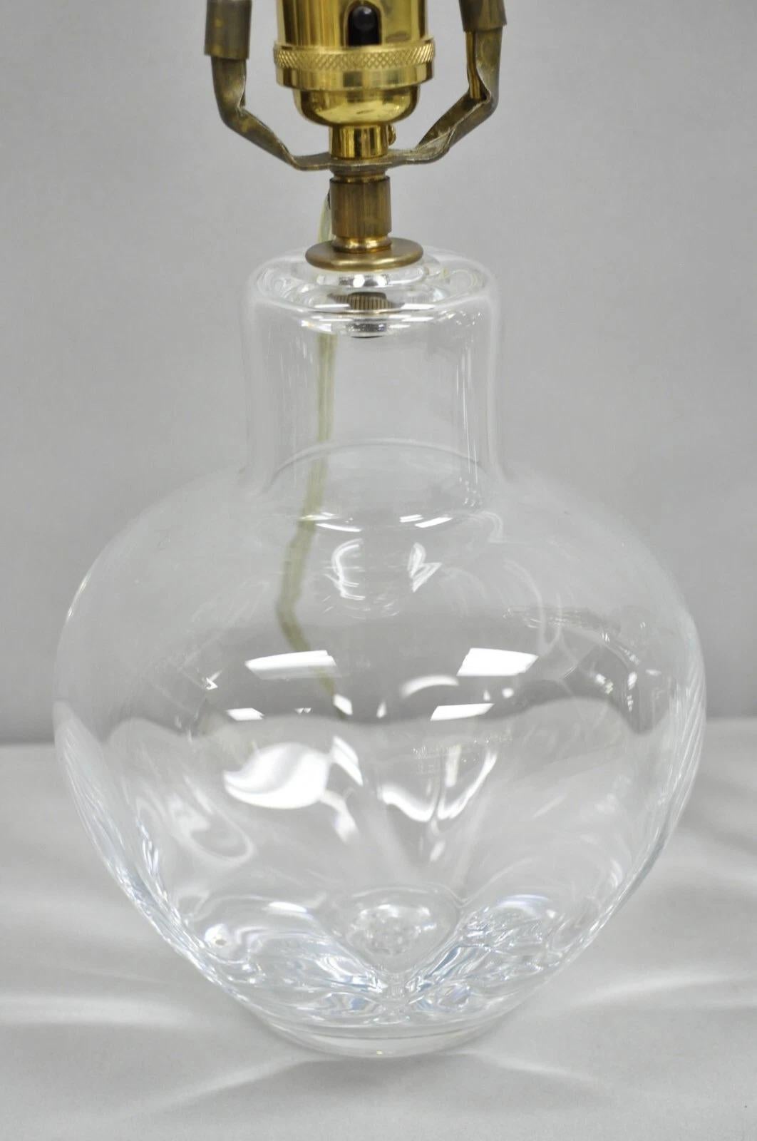 Vintage Simon Pearce Shelburne Modern Handblown Glass Vase Small Table Lamp Pair In Good Condition For Sale In Philadelphia, PA