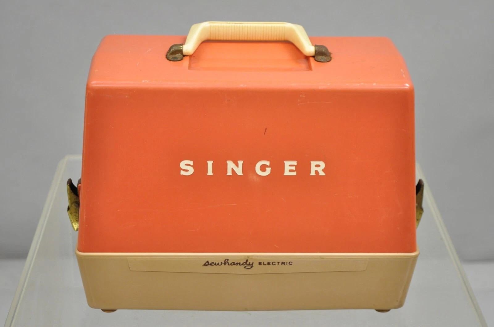 Macchina da cucire elettrica per bambini Singer Sewhandy d'epoca con custodia - Funziona in vendita 4