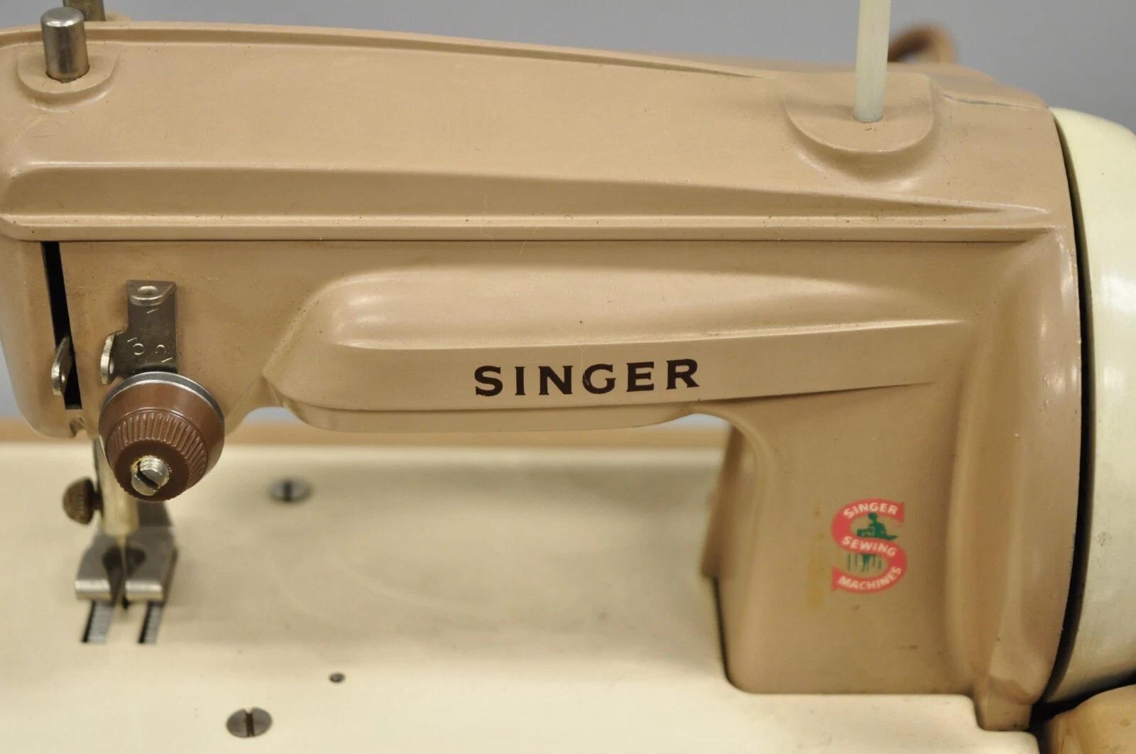 Macchina da cucire elettrica per bambini Singer Sewhandy d'epoca con custodia - Funziona In condizioni buone in vendita a Philadelphia, PA