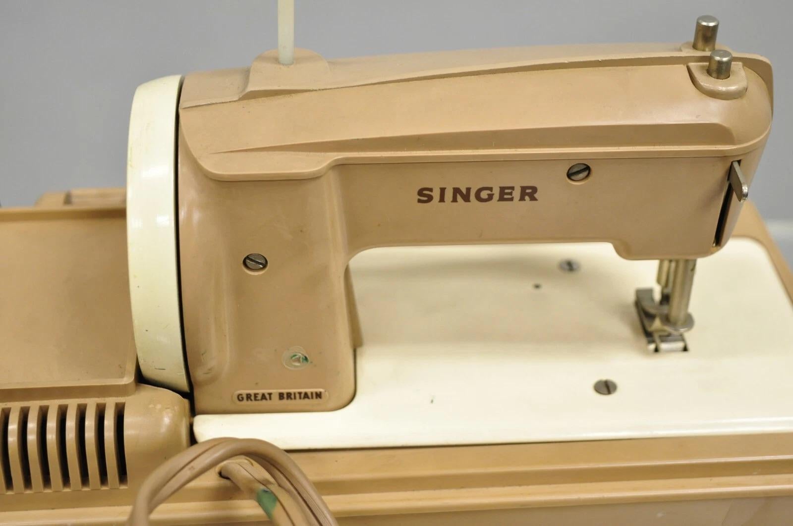 XX secolo Macchina da cucire elettrica per bambini Singer Sewhandy d'epoca con custodia - Funziona in vendita