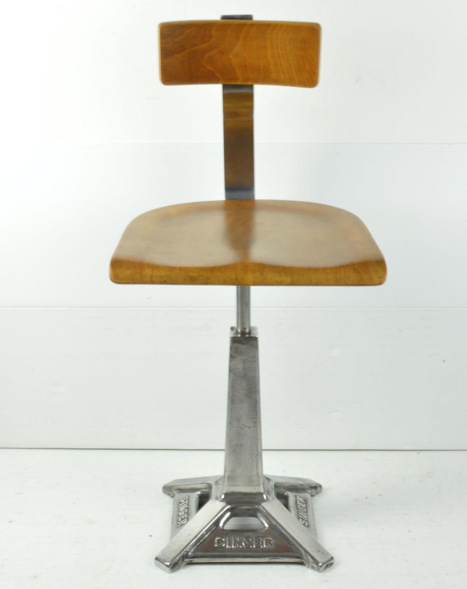 Industriel Chaise de machine à coudre Singer vintage, anglaise, circa 1930