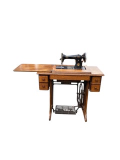 Vintage Singer treadle sewing machine, early 20th century Fully Operational