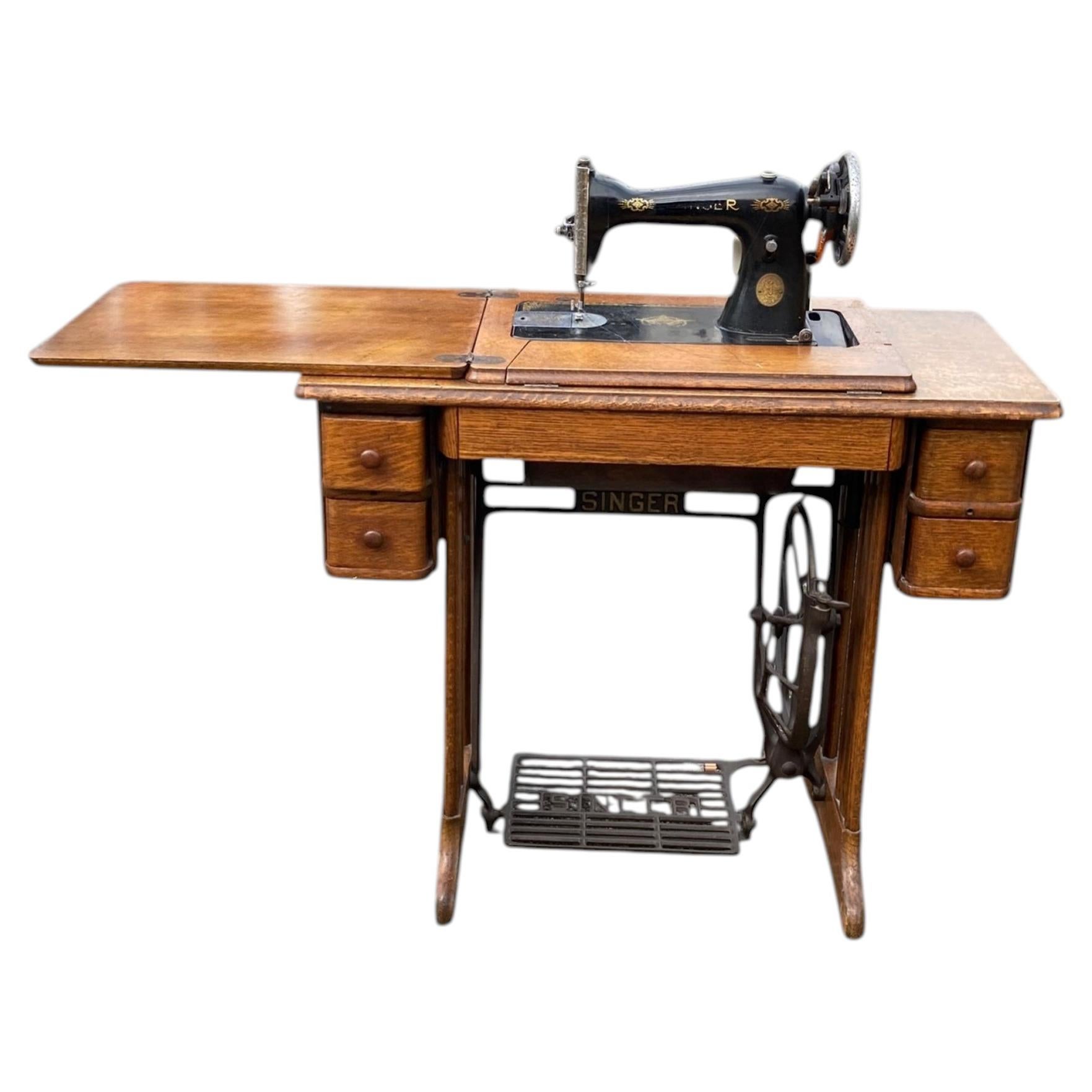 Vintage Singer treadle sewing machine, early 20th century Fully Operational