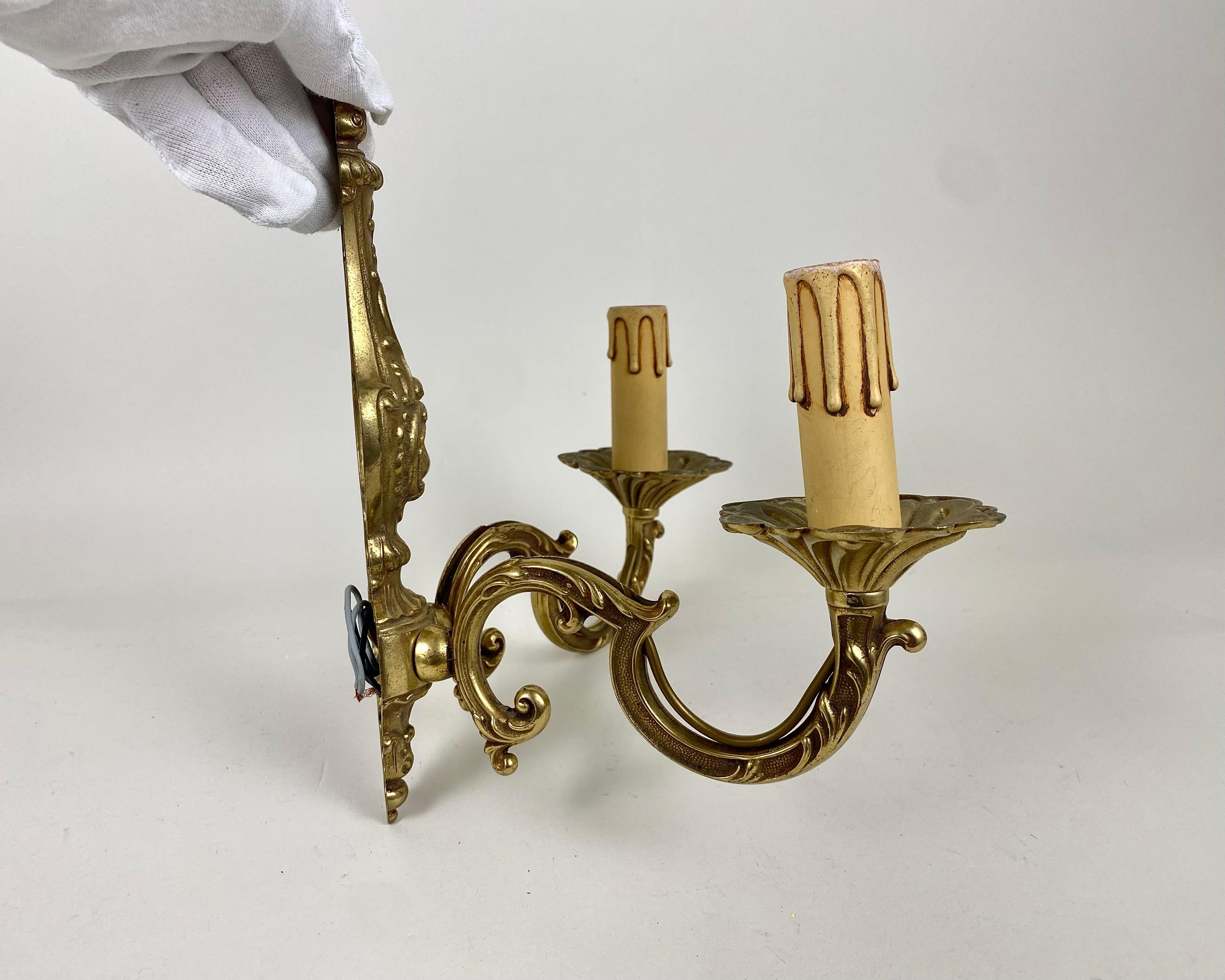Mid-Century moderno Applique singola d'epoca in bronzo con design a candelabro, Belgio, anni '60 in vendita