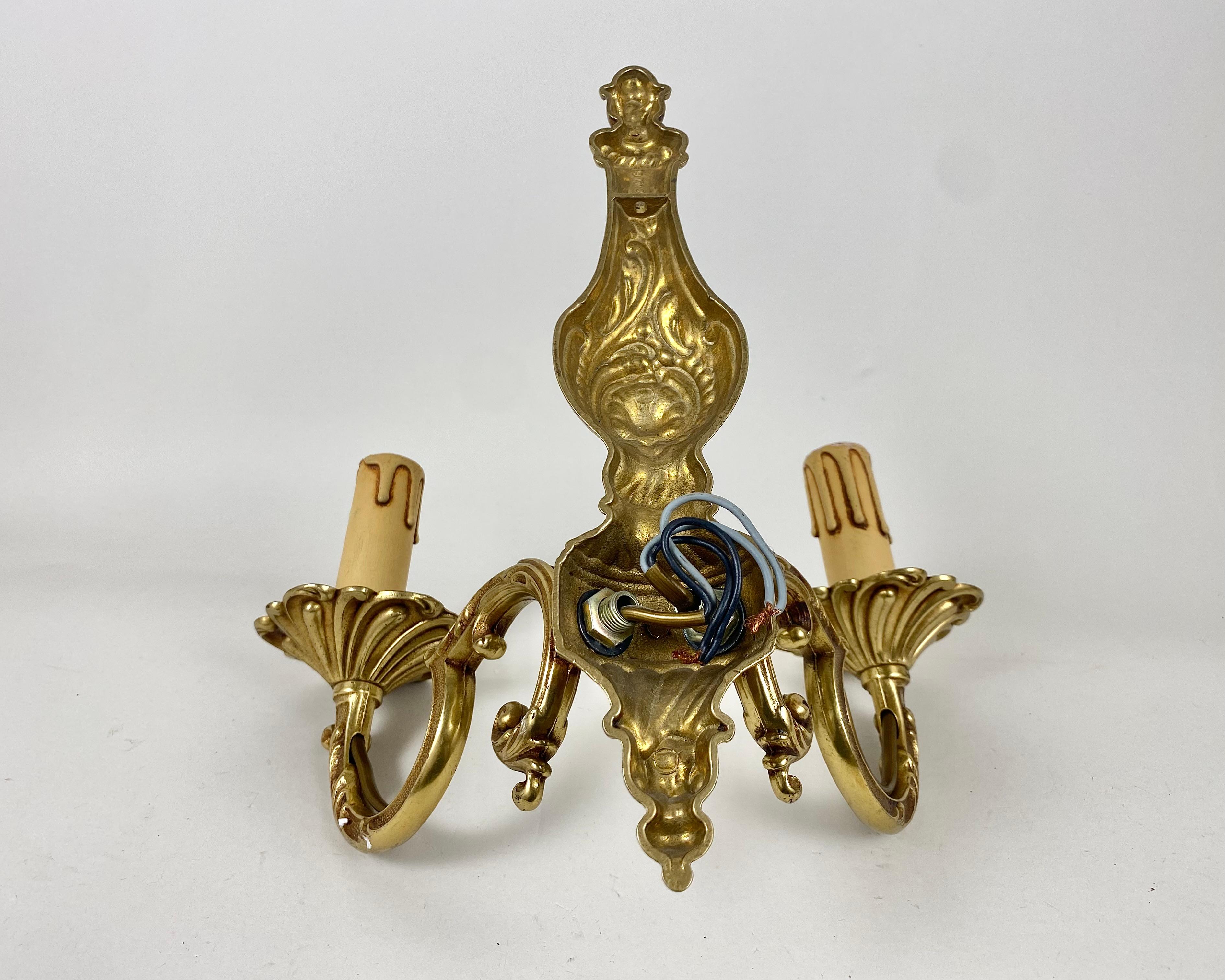 Applique singola d'epoca in bronzo con design a candelabro, Belgio, anni '60 In condizioni ottime in vendita a Bastogne, BE