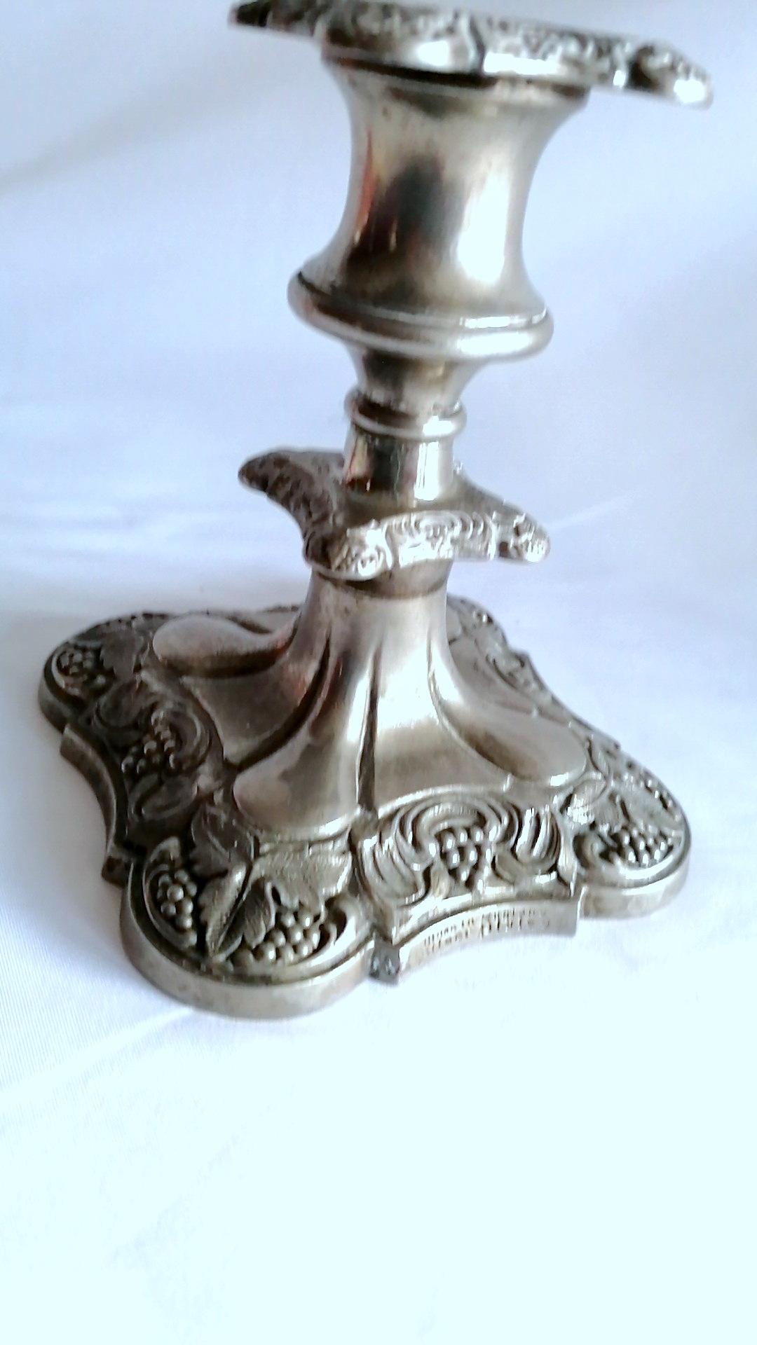 Vieux Bougeoir Simple Gravé Pilier Plaqué Argent Nº 463 Estampillé Bon état - En vente à SITTINGBOURNE, Kent
