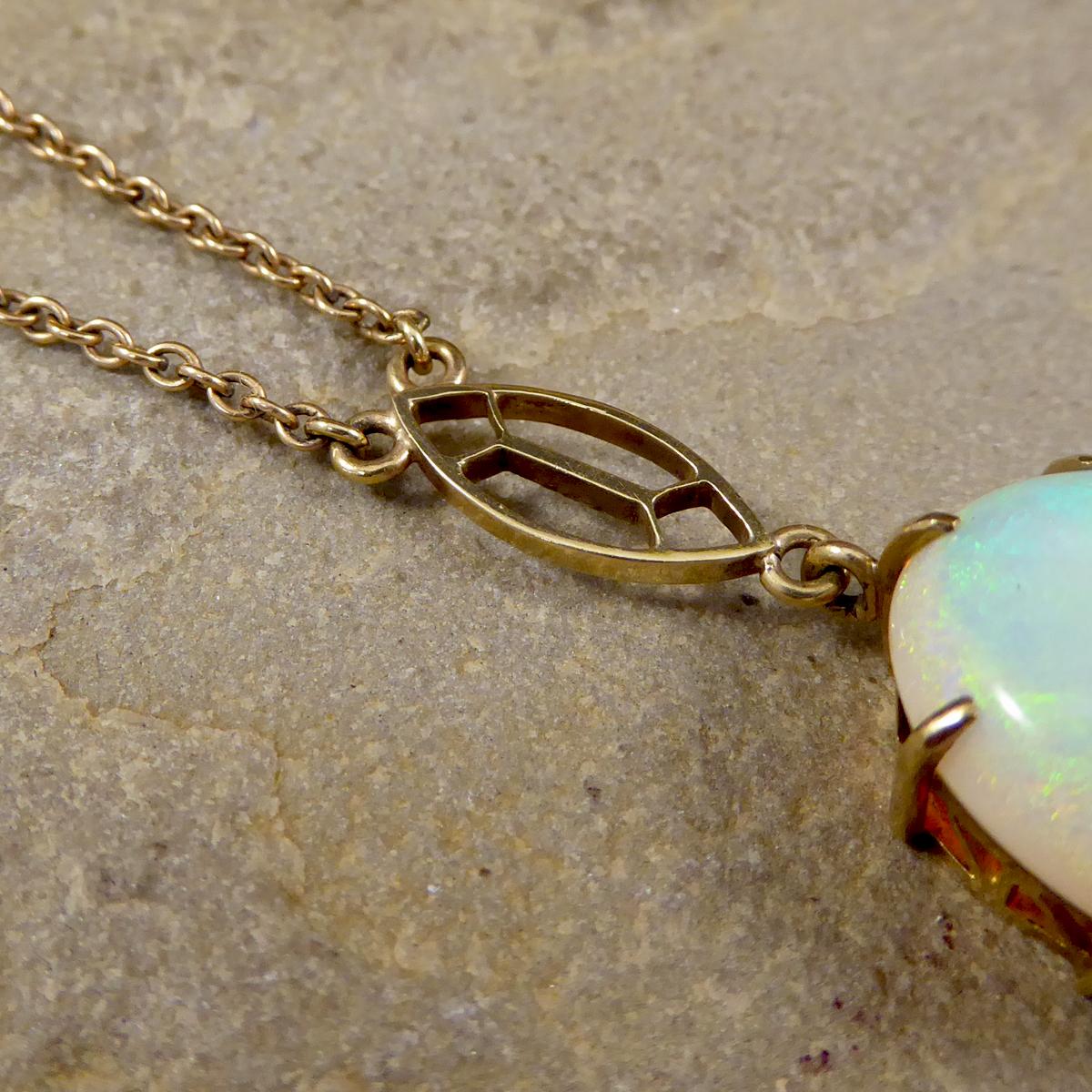 Vintage Single Opal Pendant Necklace on Bail Linked 9 Carat Yellow Gold Chain In Good Condition In Yorkshire, West Yorkshire