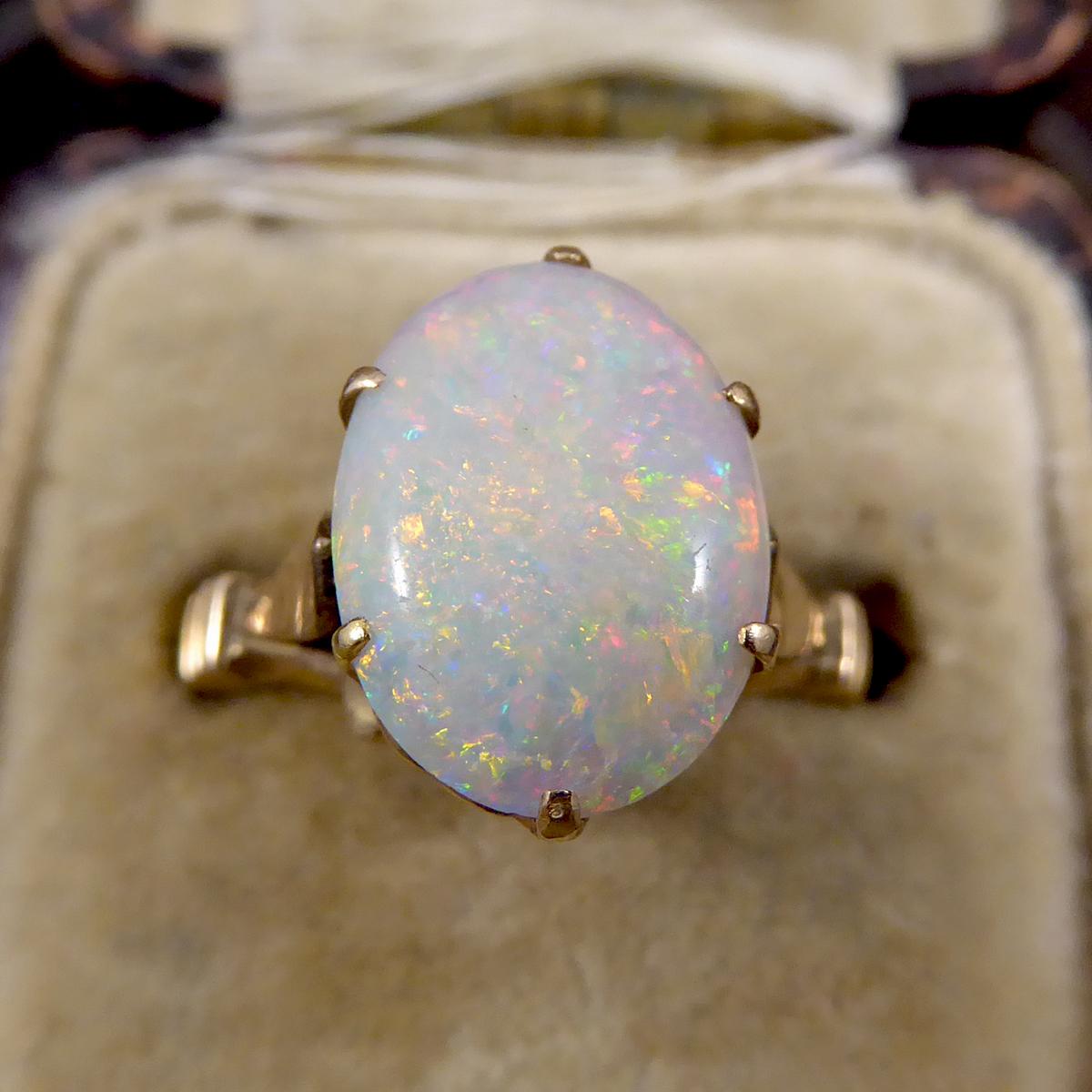 Women's or Men's Vintage Single Oval Opal Ring in 9 Carat Yellow Gold with Heart Detailed Gallery