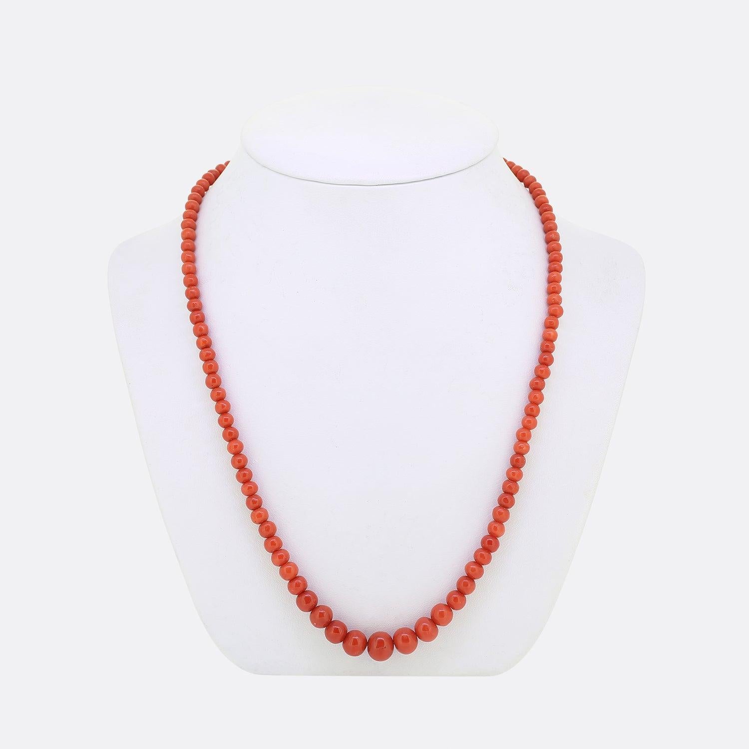 This is a vintage coral single strand necklace. The necklace features graduating coral beads with a 9ct yellow gold bolt ring clasp. 

Condition: Used (Very Good)
Weight: 22.5 grams
Coral Dimensions: Smallest 4mm, Largest 9.5mm
Length: 20
