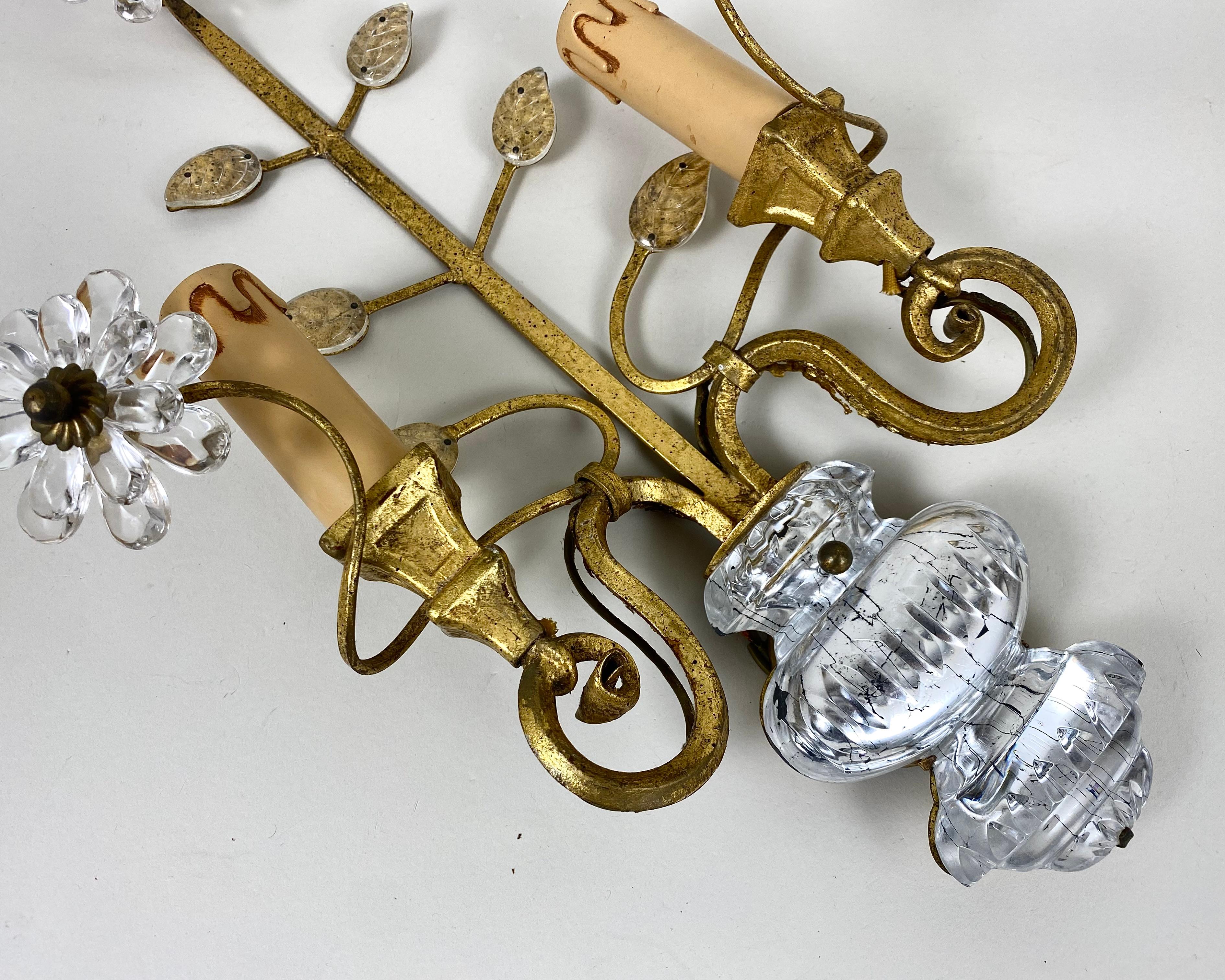 Mid-20th Century Vintage Single Wall Sconce French Gilt Metal & Crystal Wall Light, MAISON Bagues For Sale
