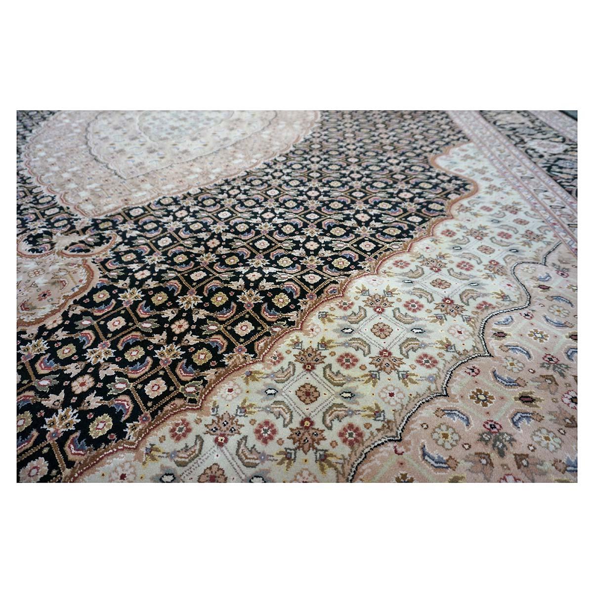Handgefertigter Vintage Sino-Persischer Täbris Mahi 9x12 Teppich in Schwarz, Elfenbein & Taupe (Ende des 20. Jahrhunderts) im Angebot