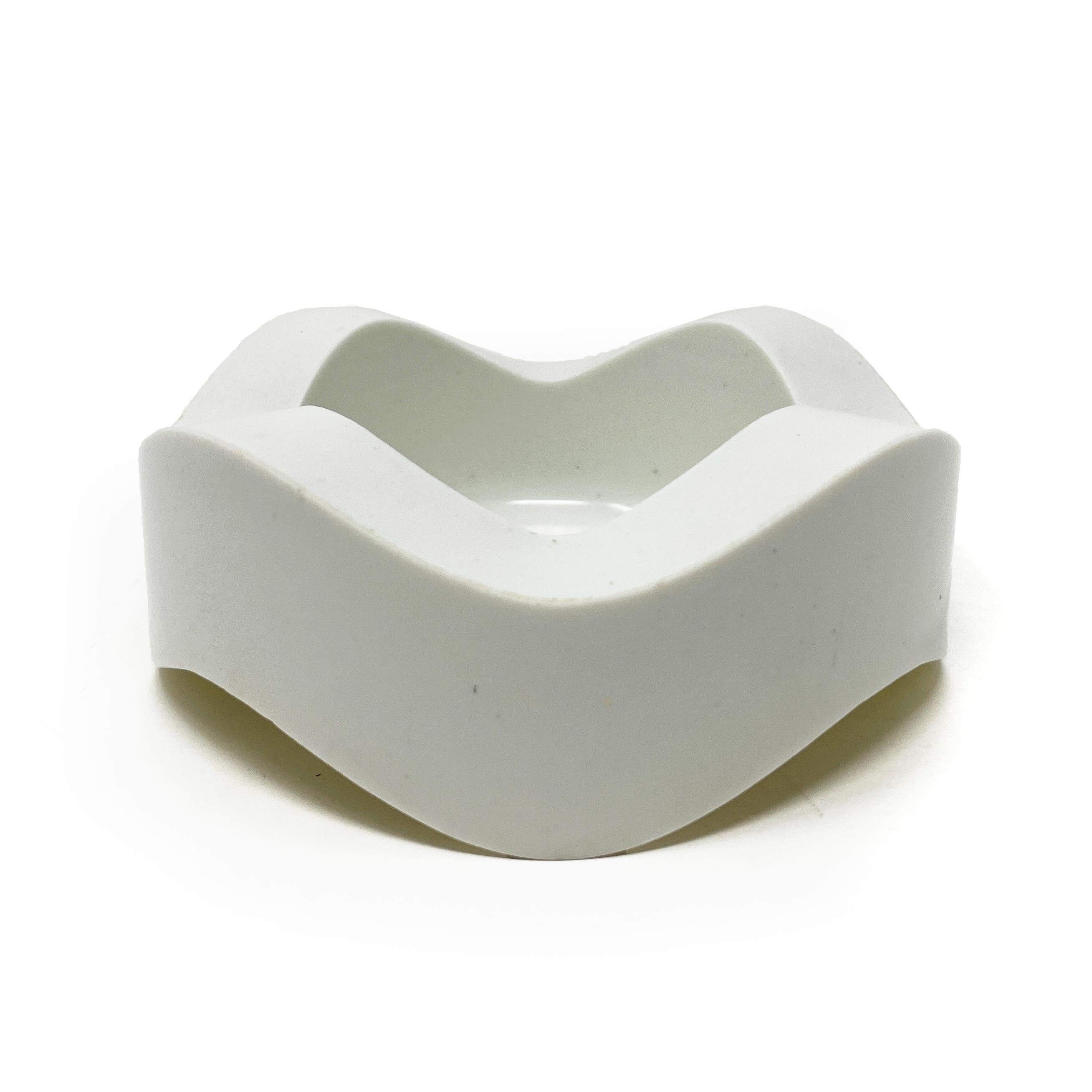 Designed by Walter Zeischegg and originally produced by Hellit of Germany in 1966, the iconic Sinus stackable ashtray came in an array of colors. A excellent Pop/Op Art artifact that can also be used as a coaster. The Sinus Ashtray is part of the