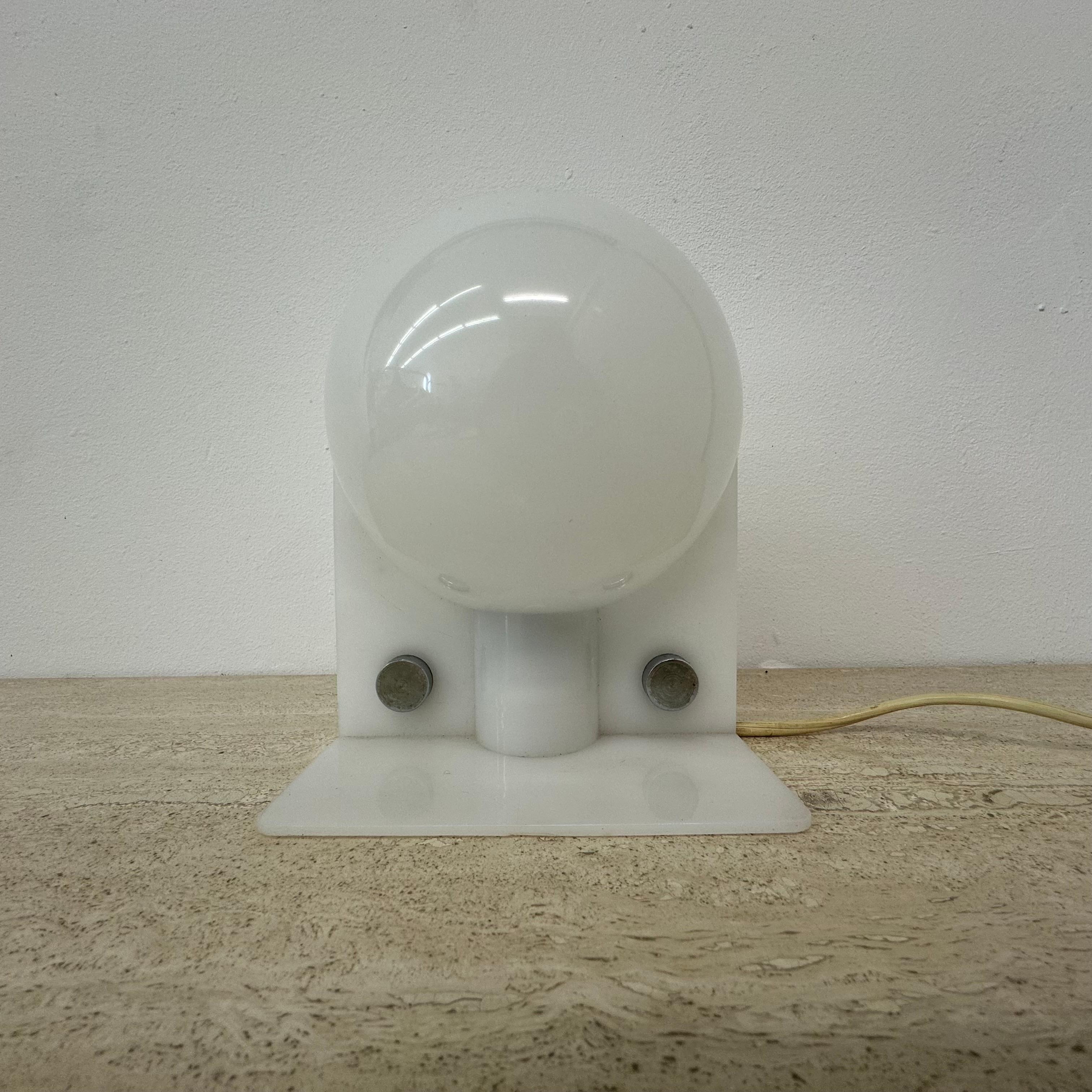 Lampe Sirio de Sergio Brazzoli pour Harvey Guzzini, ère de l'espace des années 1970 Bon état - En vente à Delft, NL