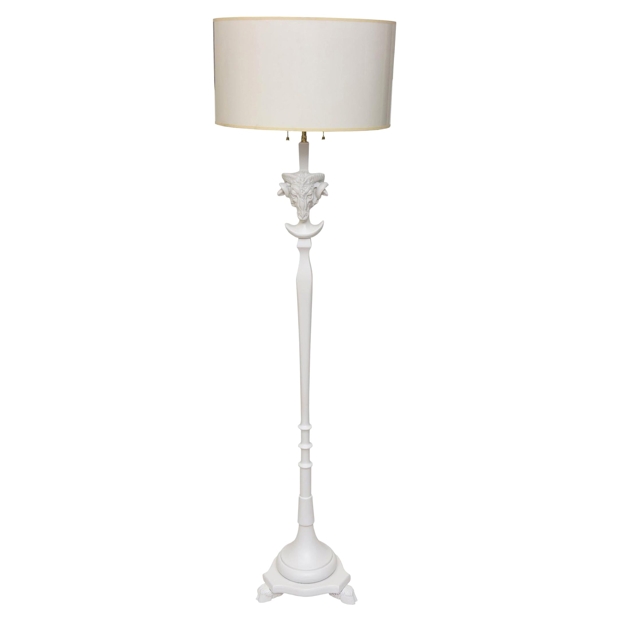 Lampada da terra vintage Sirmos Wood Rams Head con piedi a treppiede e accessori in ottone