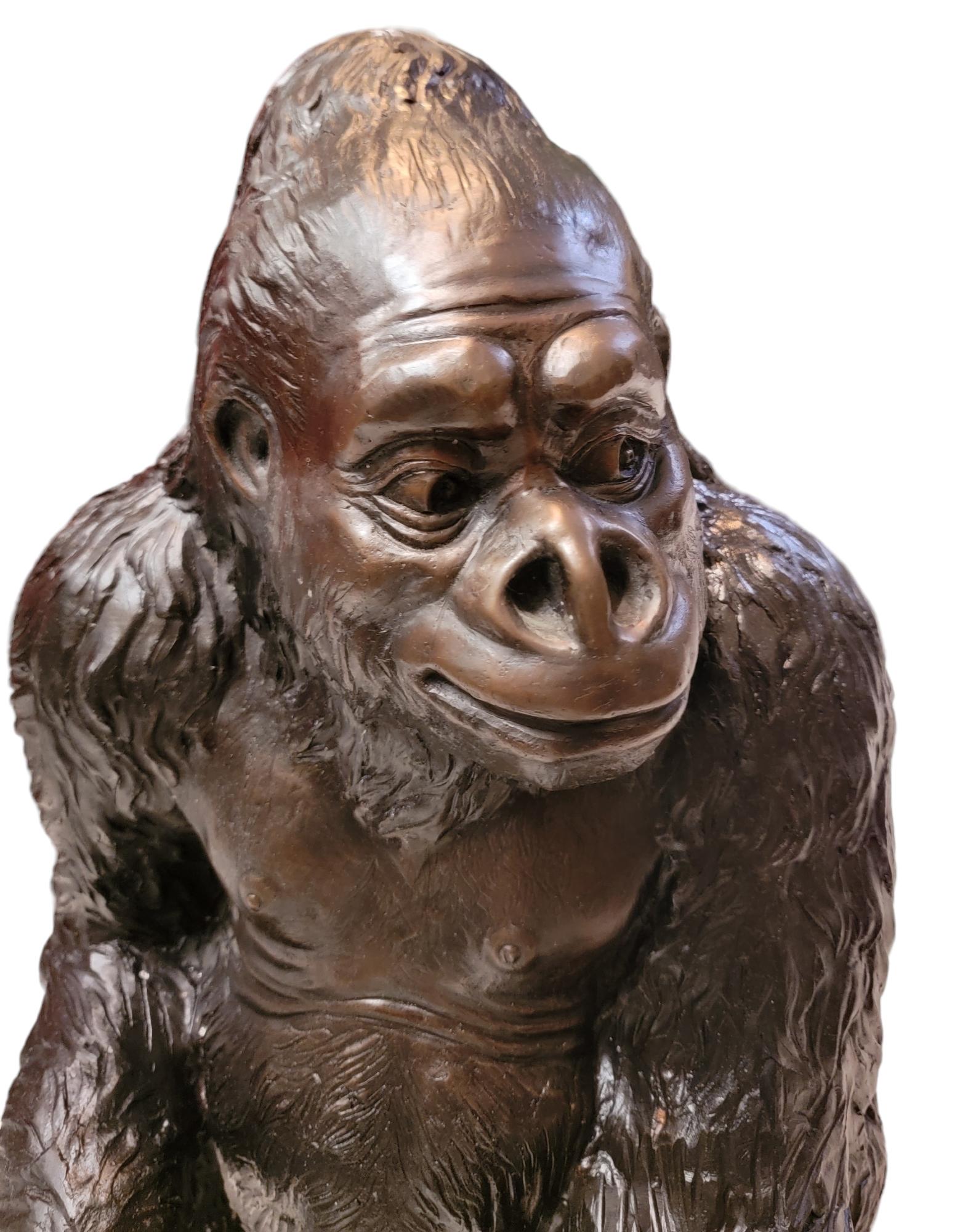 Sitzende Bronze- Gorilla im Vintage-Stil  (amerikanisch) im Angebot
