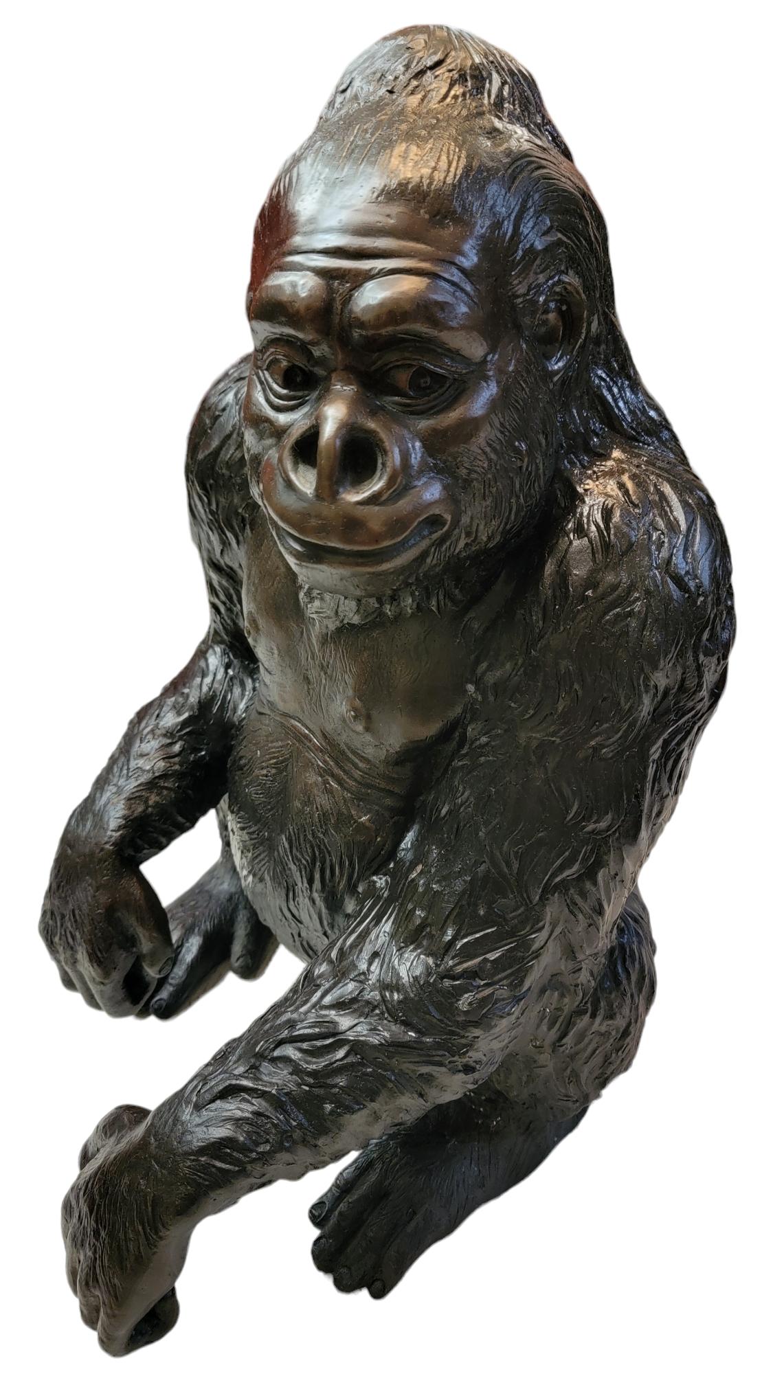 Gorille vintage en bronze assis 