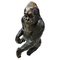 Statue de Gorilla assise vintage en bronze